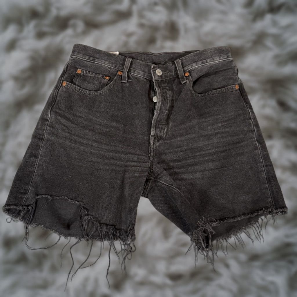 Levi's VINTAGE Levi's 501 Denim Cutoff Shorts Womens - 27 - 6" Inseam - Black - Button Fly - Hipster - Casual (Adults) Ladies Regular Fit Size 27" / US 4 / IT 40 - 1 Thumbnail