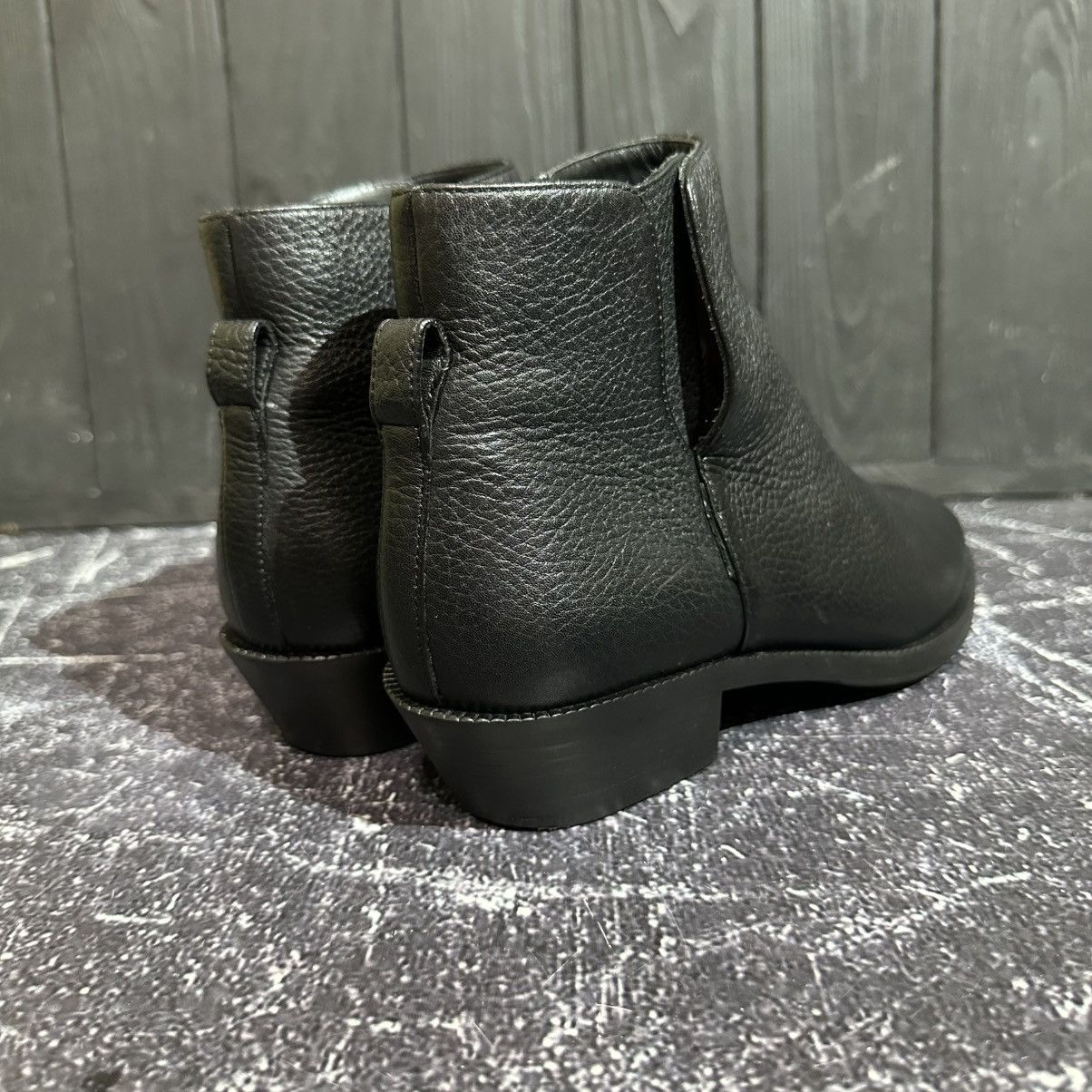 Valentino Valentino Garavani Women’s Leather Boots size 36.5 Size US 6.5 / IT 36.5 - 8 Thumbnail