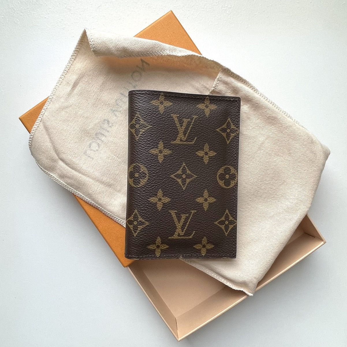 Louis Vuitton BRAND NEW LOUIS VUITTON PASSPORT COVER Size ONE SIZE - 9 Thumbnail