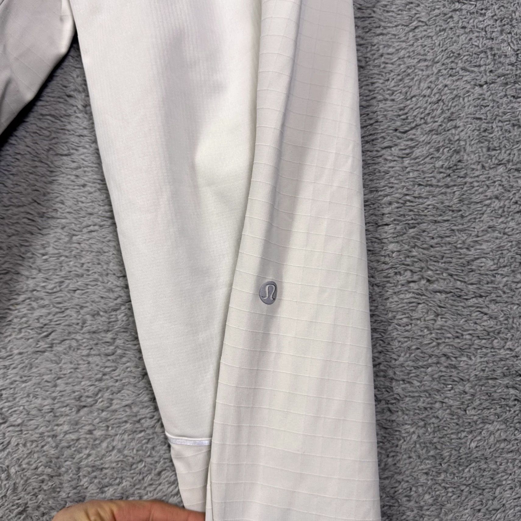 Lululemon Lululemon Pants Women’s L Outrun the Elements Running Tech Pockets Athleisure Camouflage Gray Zip Pocket Media Pocket Sweatpants Size 36" / US 14 / IT 50 - 6 Thumbnail