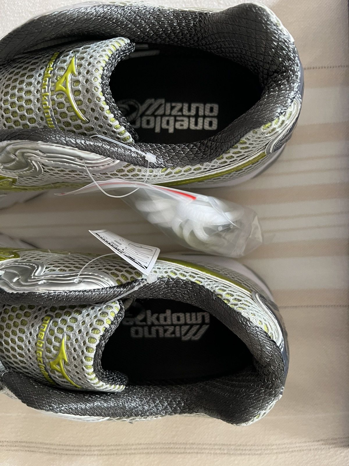 Mizuno Mizuno Wave Rider 10 Amazon One Block Down Flame Wave 11 Size US 11 / EU 44 - 10 Thumbnail