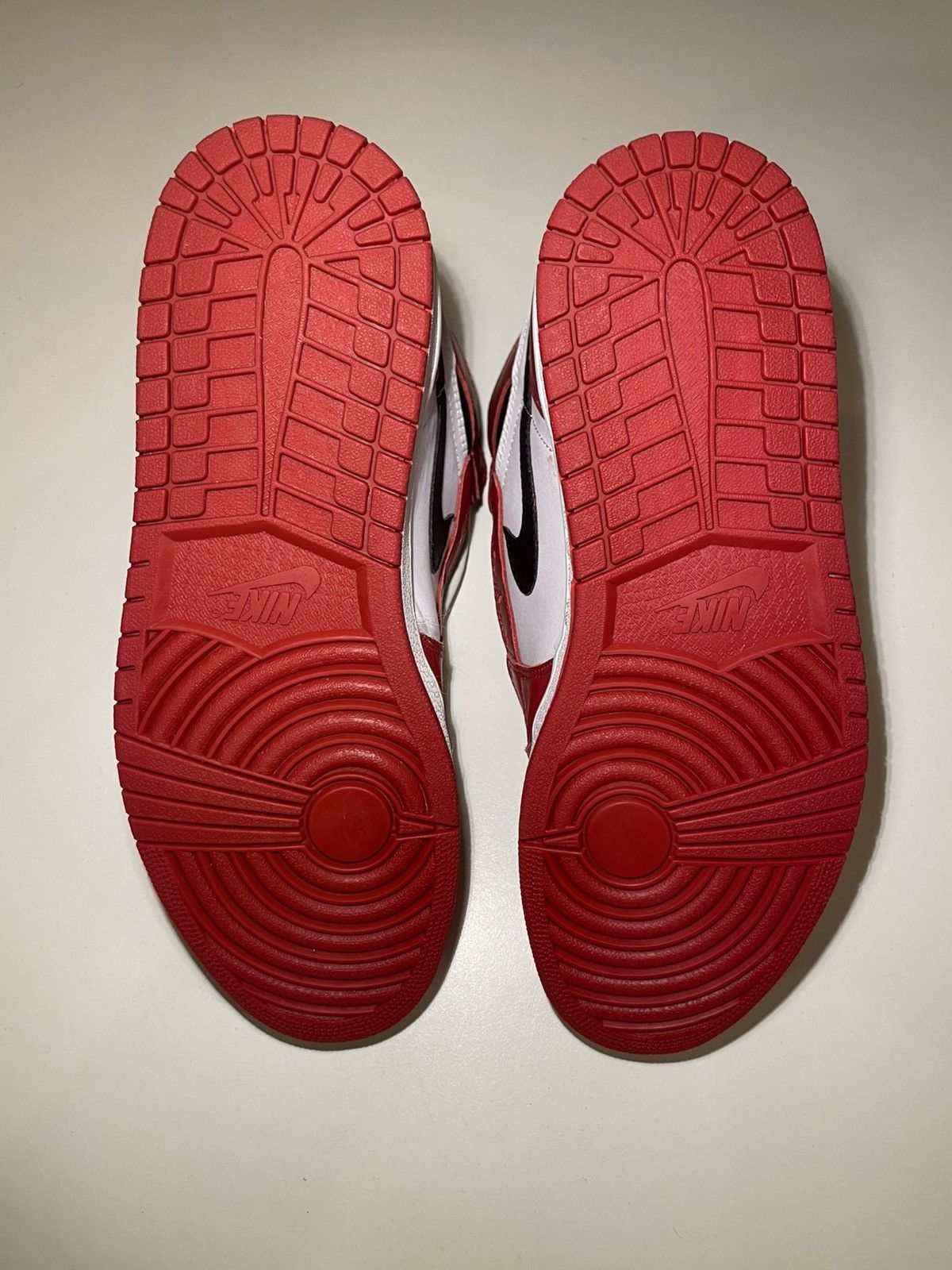 Nike Jordan 1 High Chicago 1994 Size US 11 / EU 44 - 8 Thumbnail