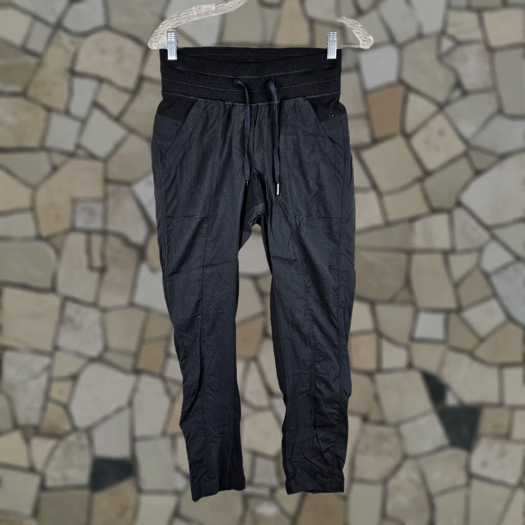 Lululemon Lululemon Pants Womens 4 Black Women Dance Studio Athletic Size Size 27" / US 4 / IT 40 - 1 Thumbnail