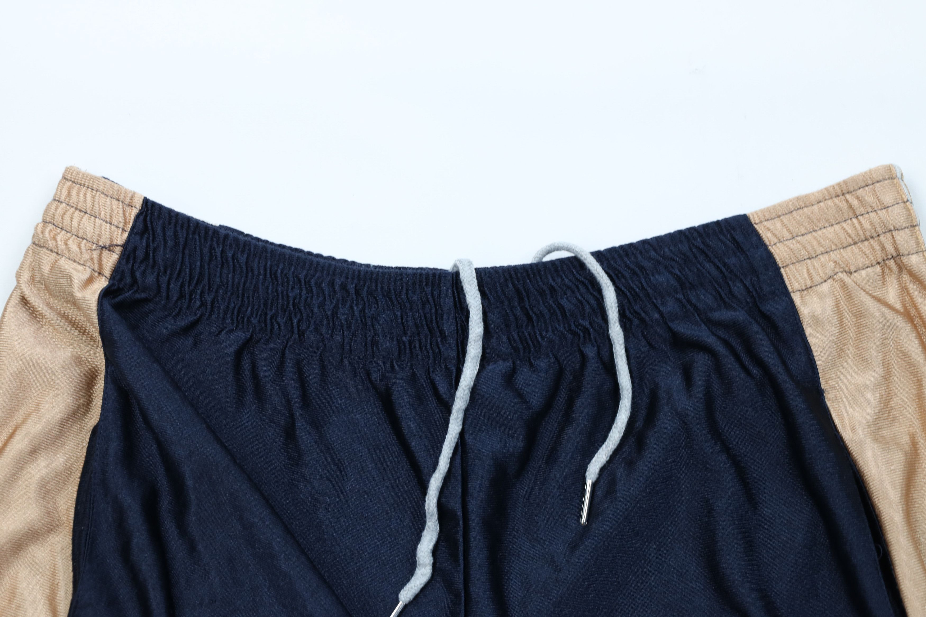 Vintage Vintage 90s Streetwear Reversible Above Knee Gym Shorts Size US 34 / EU 50 - 13 Thumbnail