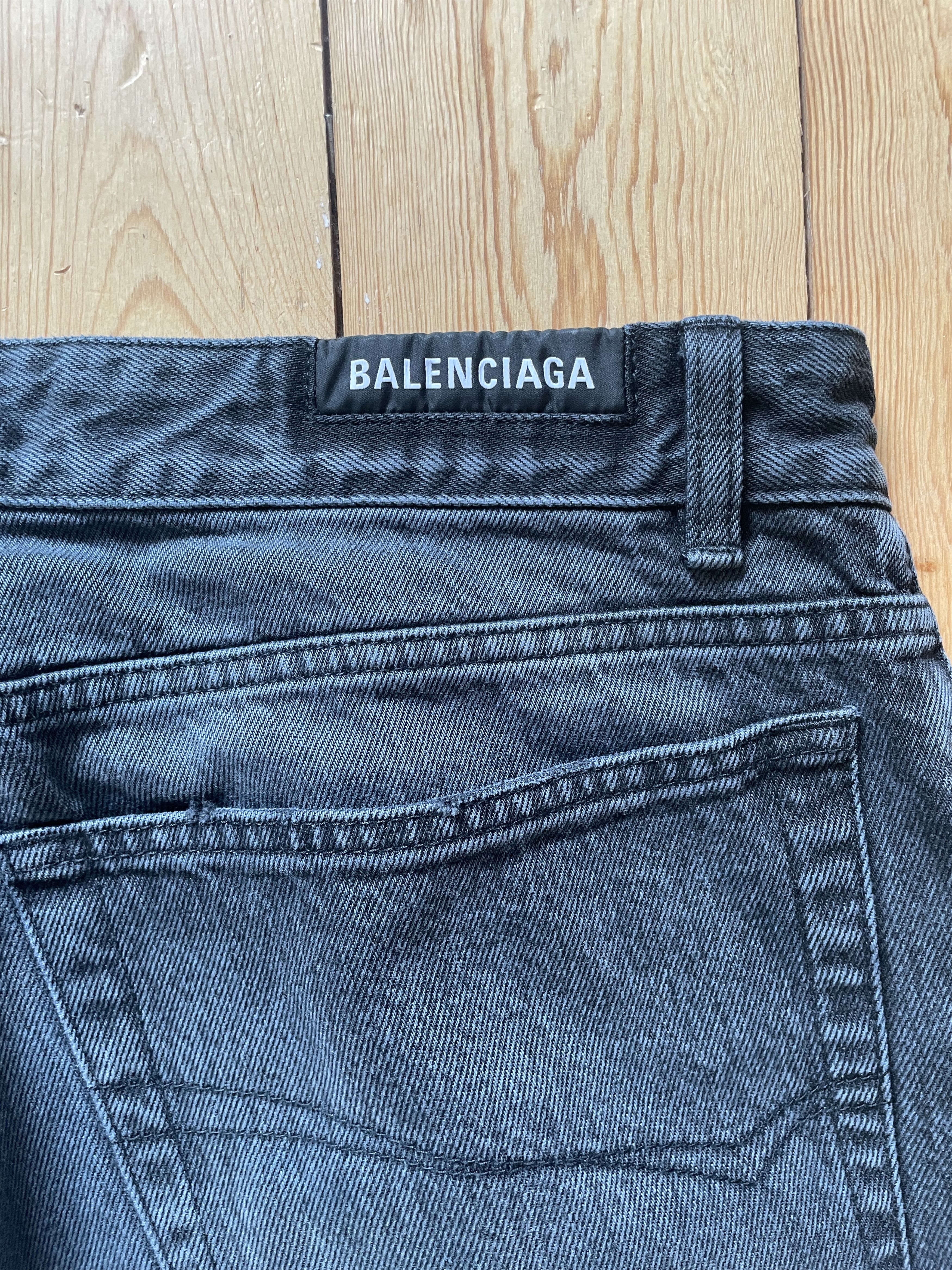 Balenciaga Balenciaga - Dark Wash Loose-Fit Jeans L Size US 36 / EU 52 - 9 Thumbnail