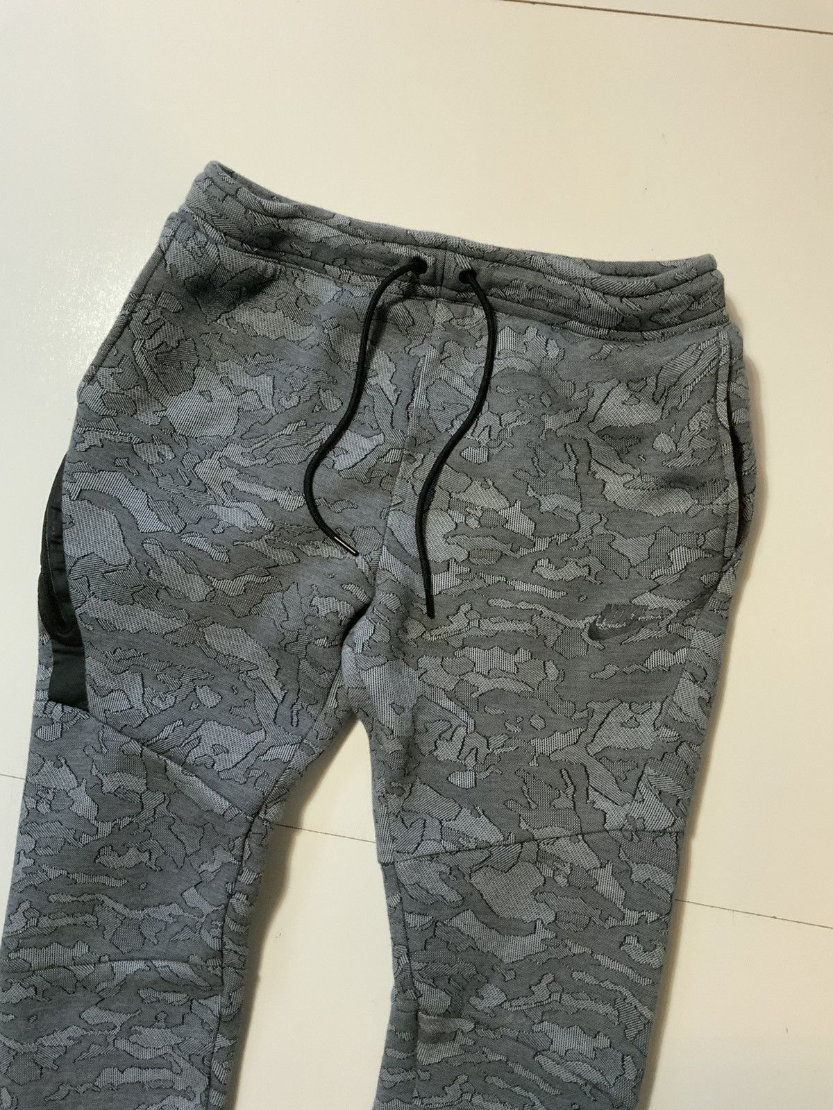 Nike Nike Tech Fleece Jacquard Grey Camouflage Jogger Track Pants Size US 30 / EU 46 - 6 Thumbnail