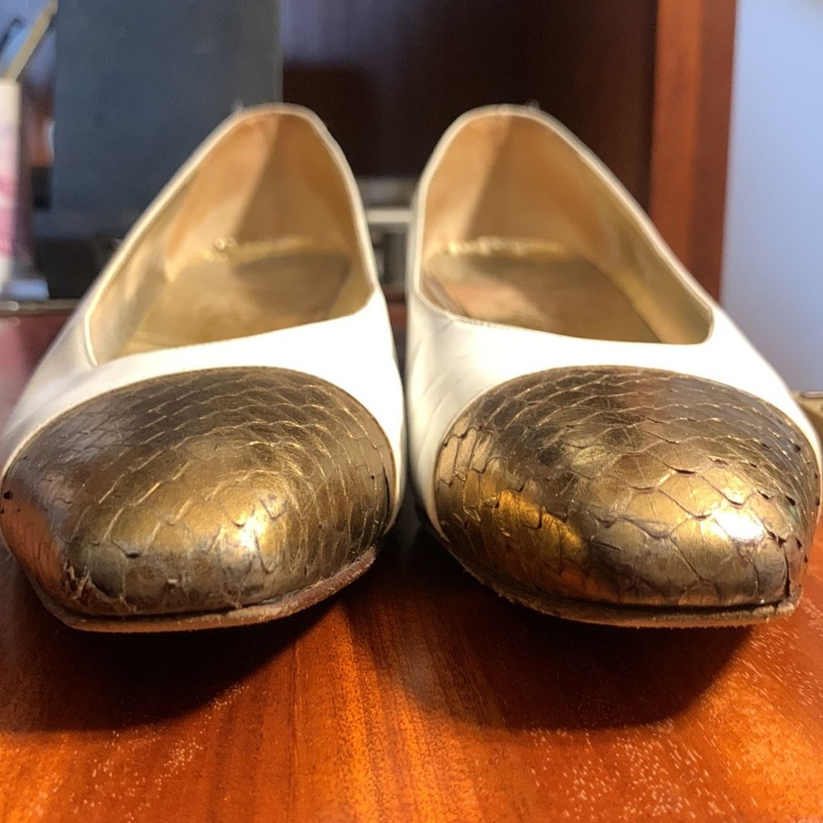 Salvatore Ferragamo 80’s Ferragamo Italy ballet flats white gold snakeskin cap Size US 8 / IT 38 - 2 Thumbnail