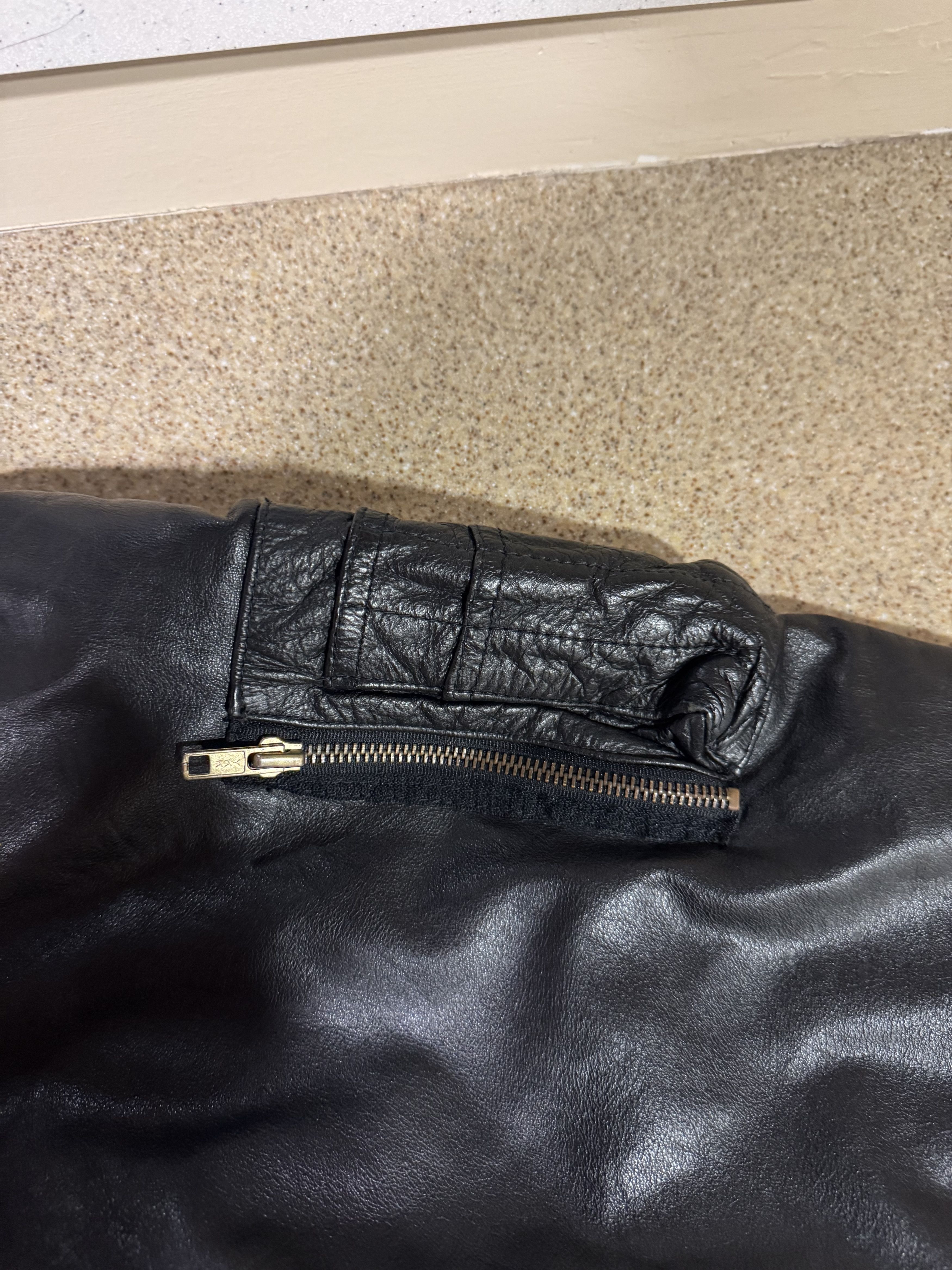 Japanese Brand 90’s Japanese Cowhide MA-1 Leather Flight Jacket Size US S / EU 44-46 / 1 - 5 Thumbnail