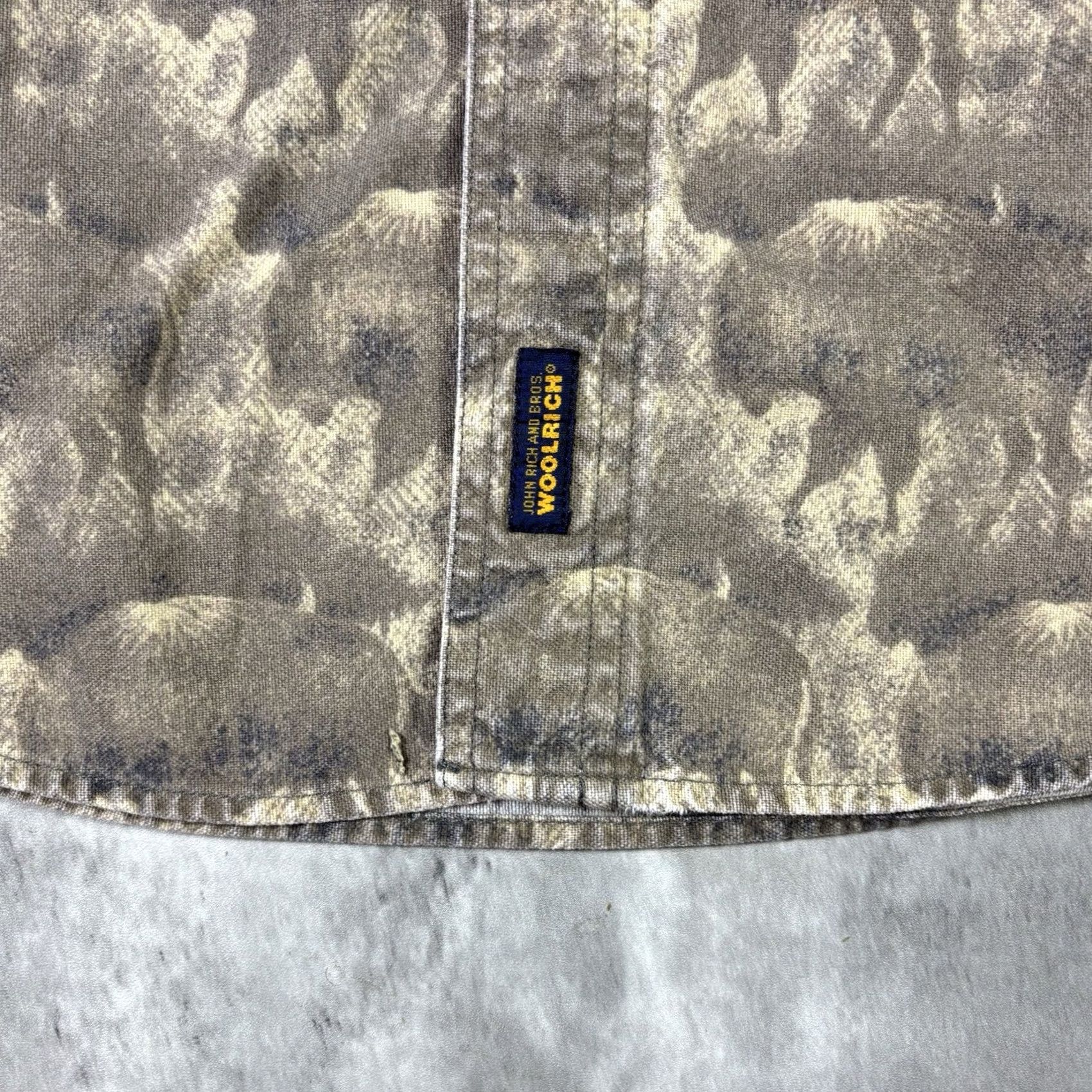 Vintage VINTAGE Woolrich Shirt Button-Up Animal Print 90s 2XL Mens Brown Cotton Twill Long Sleeve Button-Down Size US XXL / EU 58 / 5 - 6 Thumbnail
