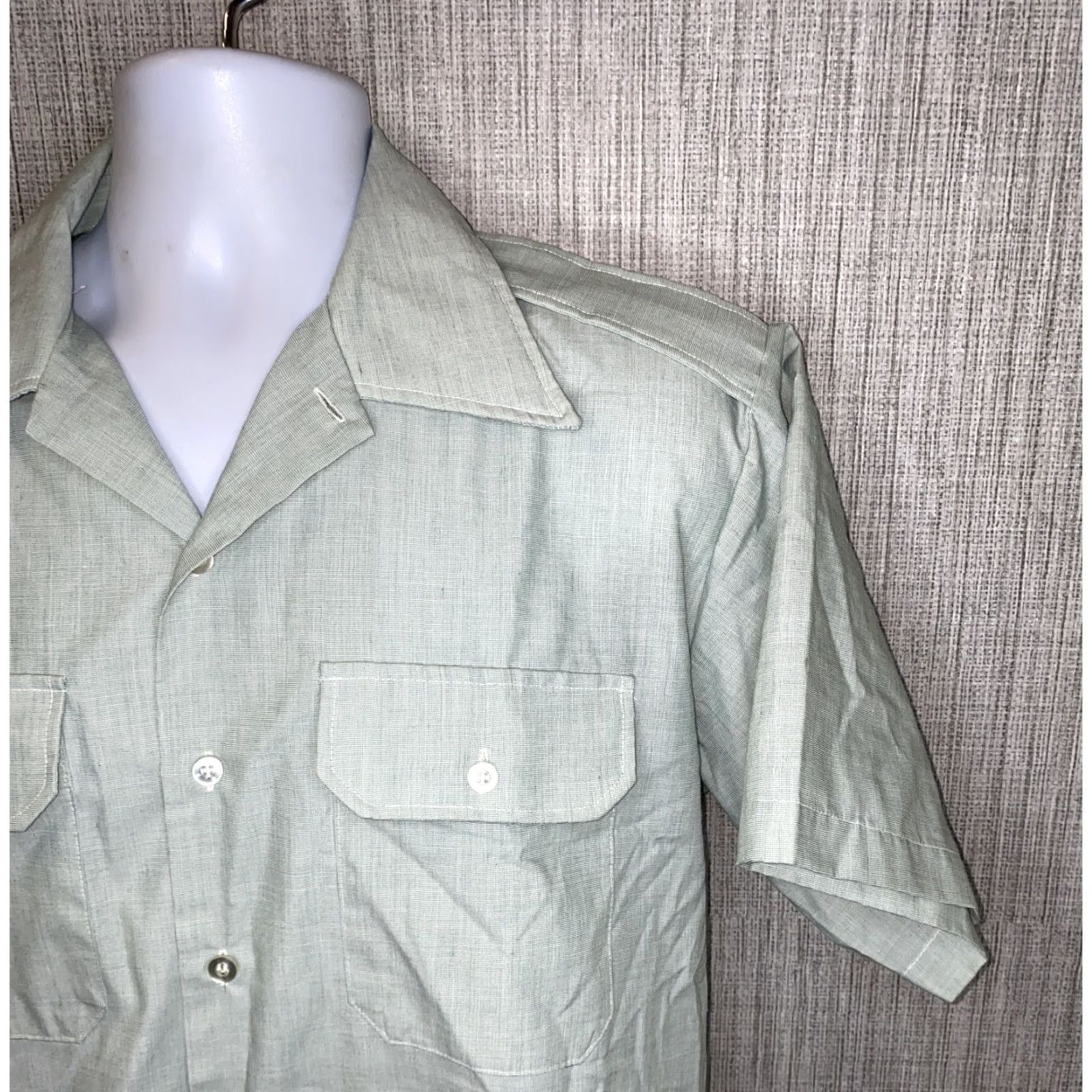 Vintage Mens Light Green Shirt Short Sleeve Button Front Dress 16.5 Regular Collar Polyester/Cotton Solid Mens Size 46R - 2 Thumbnail