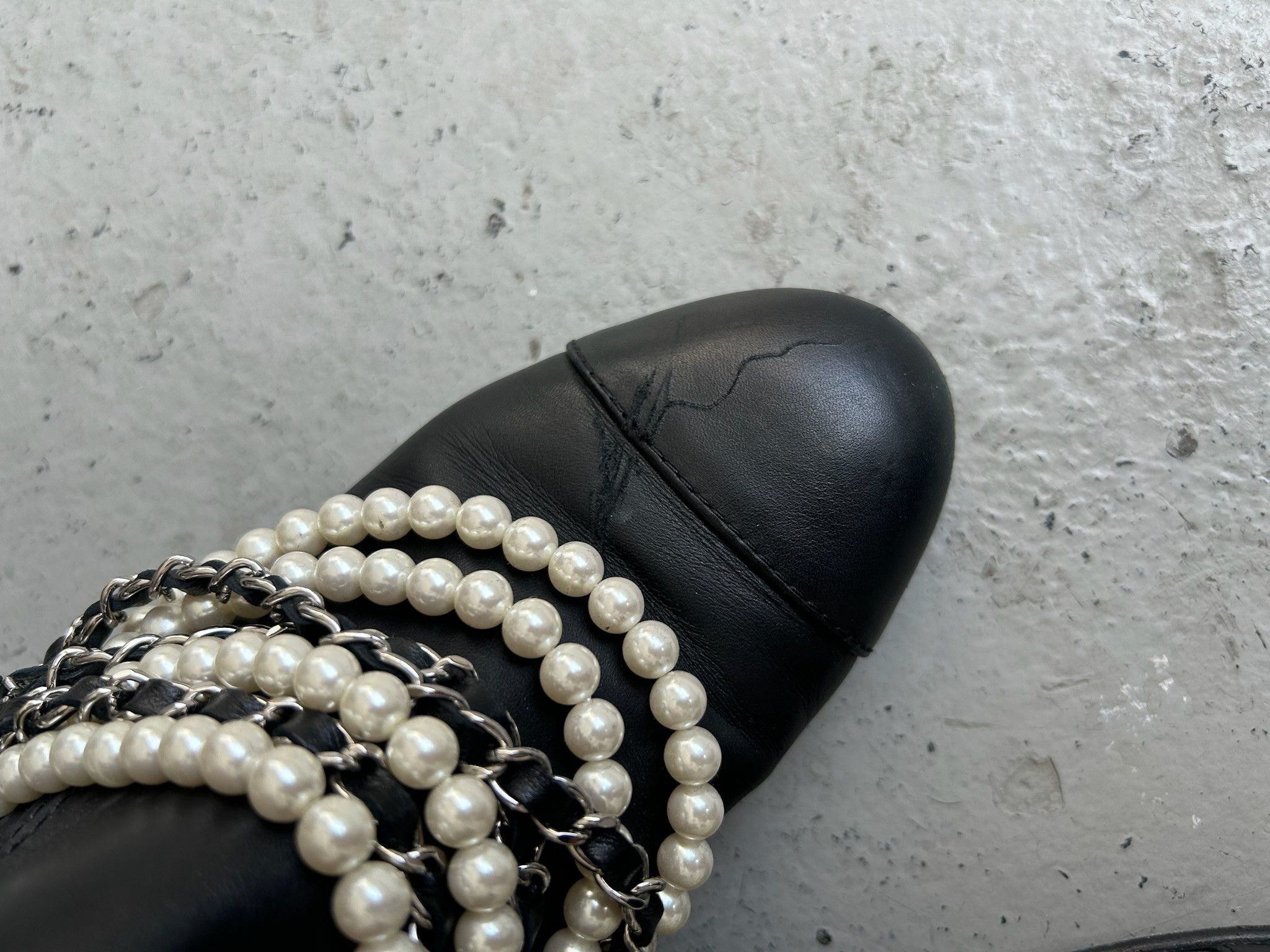 Chanel Chanel FW18 Leather Pearl Black Ankle Boots Size US 5 / IT 35 - 8 Thumbnail