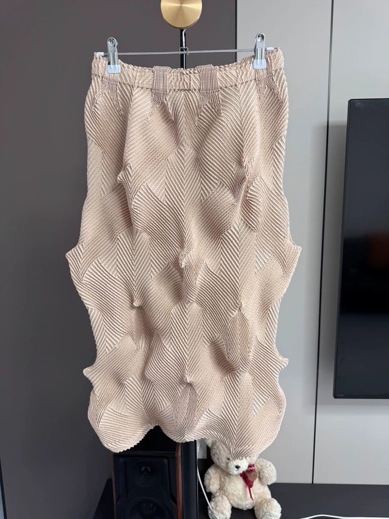 Issey Miyake Issey Miyake size:1 Light beige flower bud skirt Size 22" - 1 Thumbnail