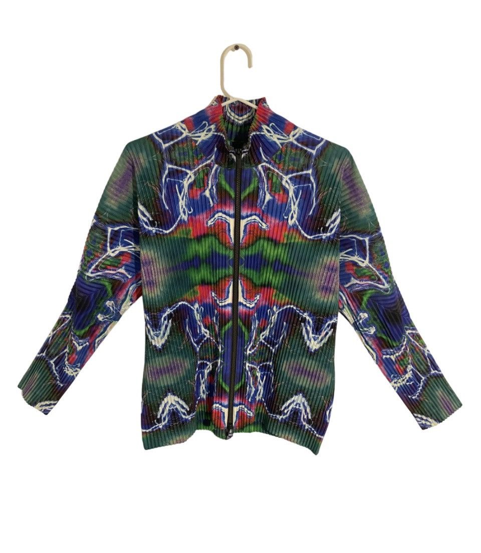 TYPE-VI COAT – ISSEY MIYAKE ONLINE STORE