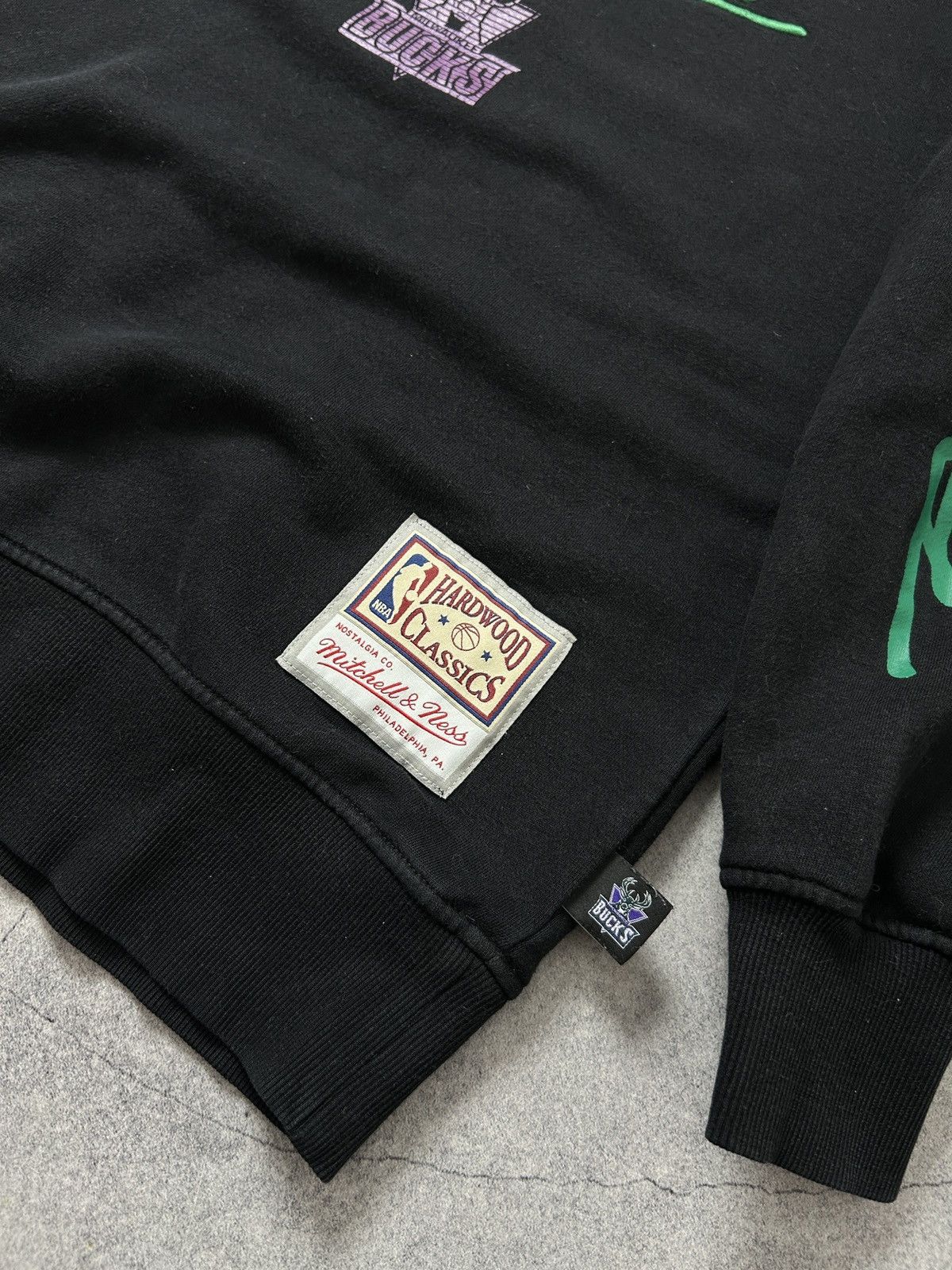 Mitchell & Ness Mitchell & Ness x Milwaukee Bucks big logo sweatshirt Size US S / EU 44-46 / 1 - 3 Thumbnail