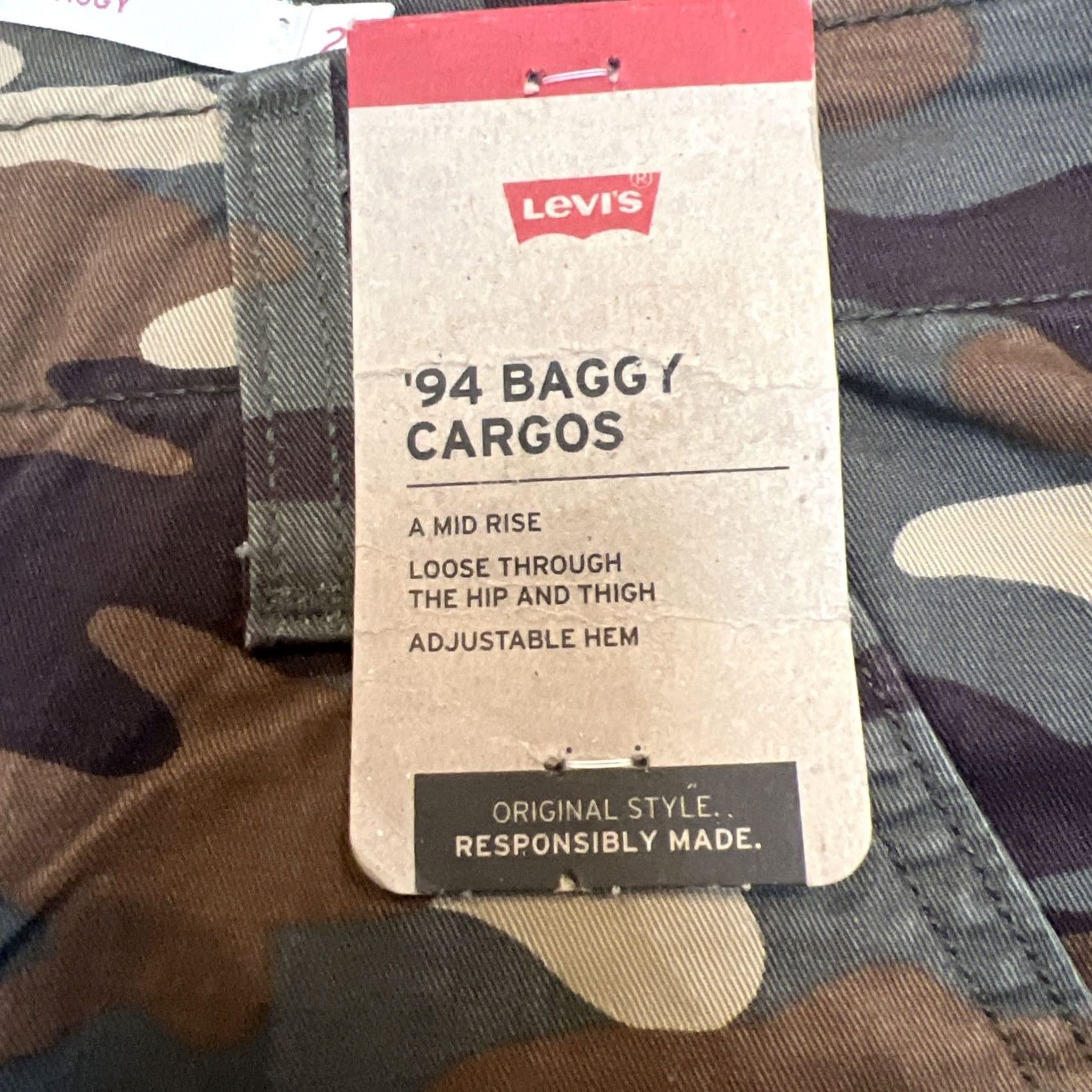 Levi's Levi's Women ’94 Baggy 25x30 Camo Cargo Mid Rise Loose Hip Thigh Adjust Hem NWT Jeans Shirt Size ONE SIZE - 7 Thumbnail