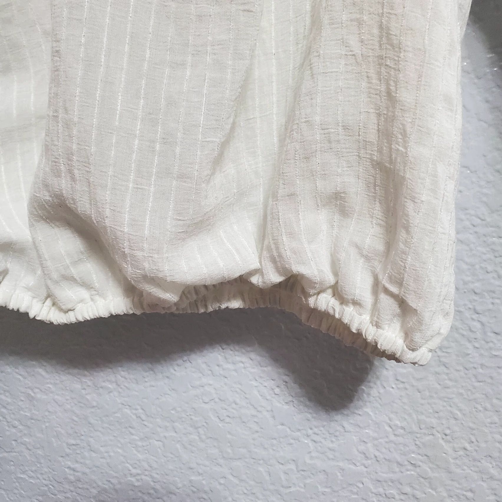 ASTR The Label ASTR The Label Blouse Women M White Ruched Sleeve V Neck Sheer Peasant Boho Shirt Size M / US 6-8 / IT 42-44 - 6 Thumbnail