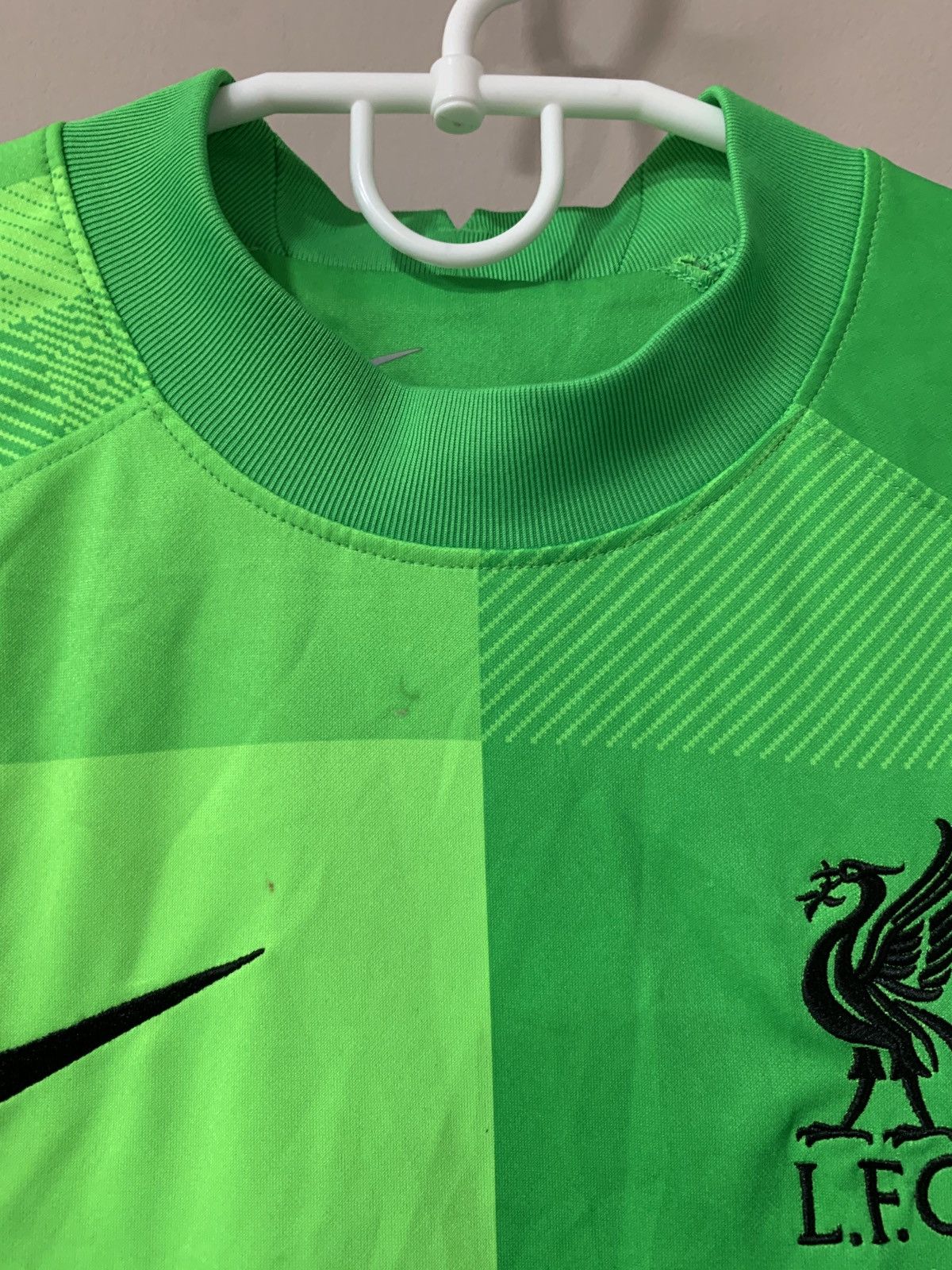 Nike Liverpool 21/22 Goalkeeper Football Shirt Nike Soccer Jersey Size US S / EU 44-46 / 1 - 5 Thumbnail