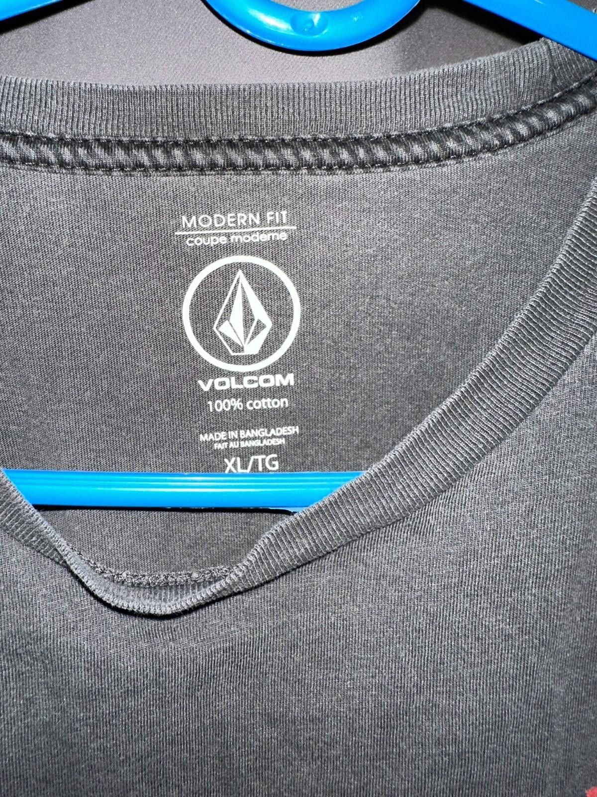 Volcom VOLCOM Great for “Y2K revival,” “Trippy Graphics XL Size US XL / EU 56 / 4 - 4 Thumbnail