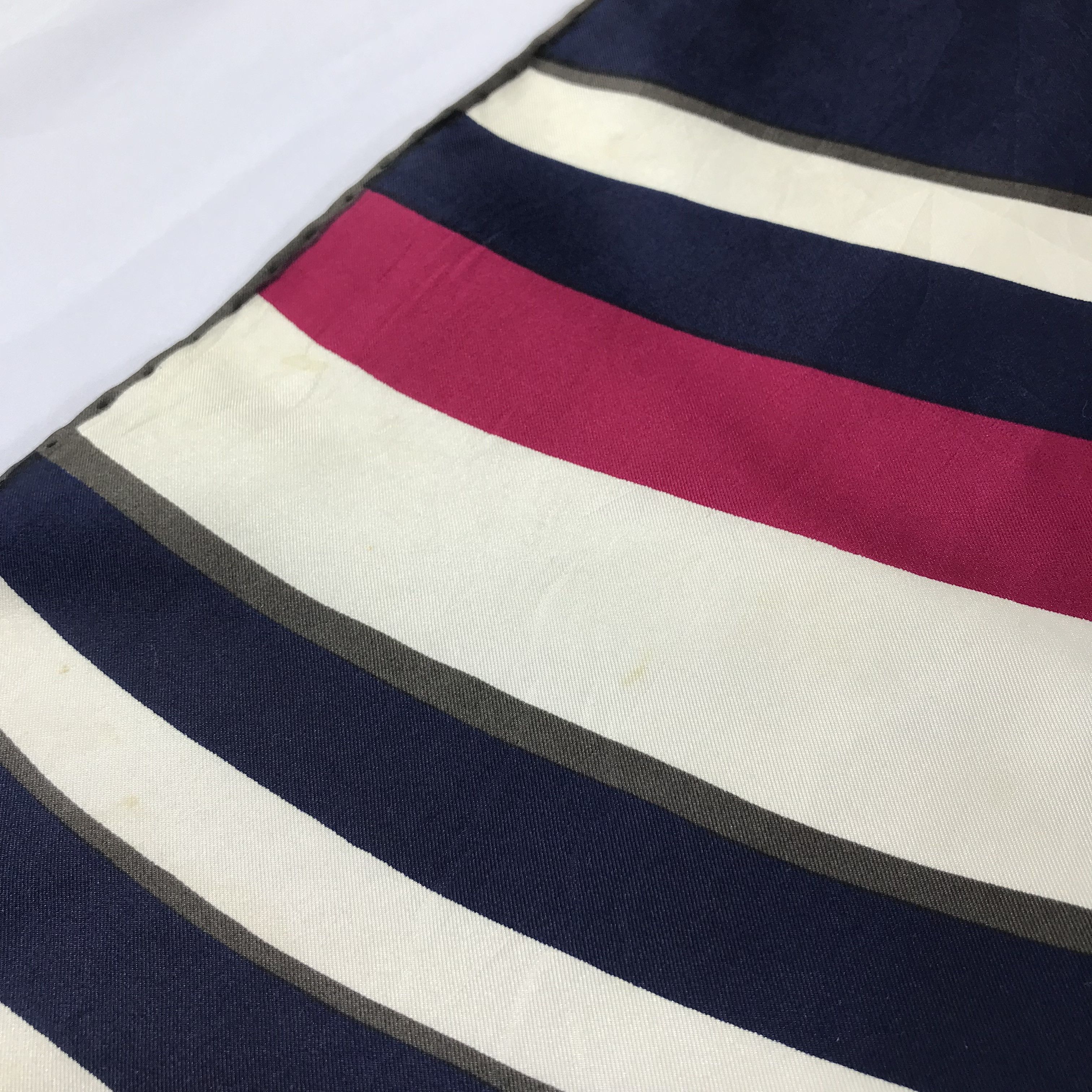 Vintage Vintage Abstract Design Hand Rolled Silk Scarf M189 Size ONE SIZE - 7 Thumbnail