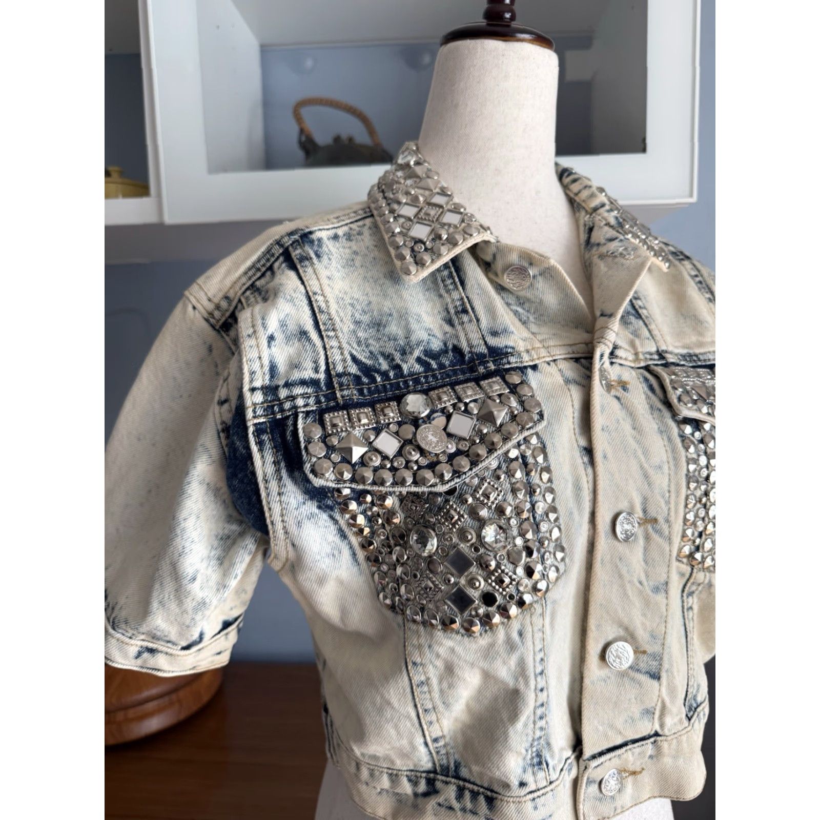 Denime VINTAGE ITZIK Denim Jacket Cropped Studded Rhinestone Button Front Cotton 80s 90s Women's Size S Cream/Blue - Basic Jacket Size 28" / US 6 / IT 42 - 3 Thumbnail