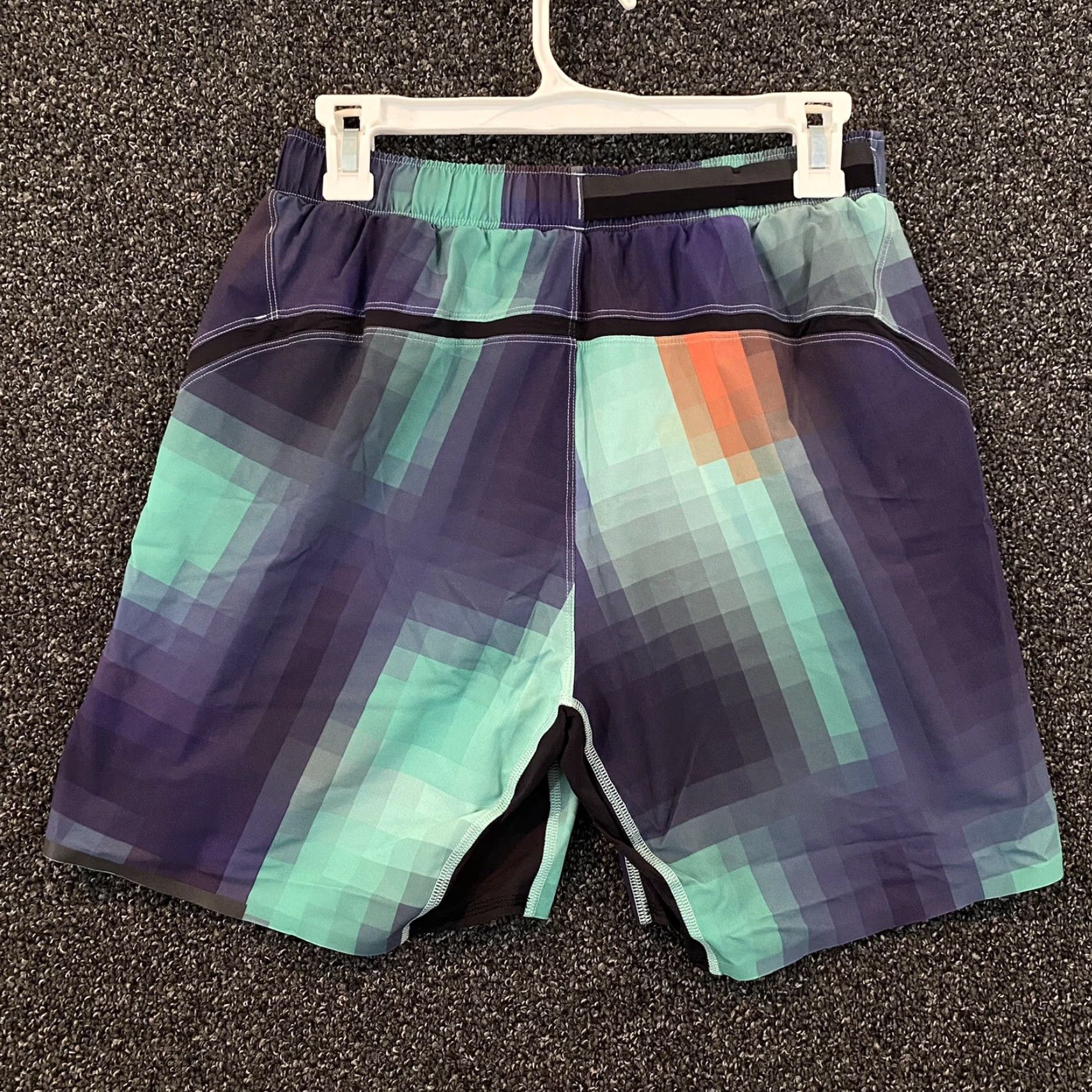 Lululemon Lululemon Pace Breaker Shorts Mens Medium 7” Inseam Multicolor Geometric Workout Size US 31 - 7 Thumbnail