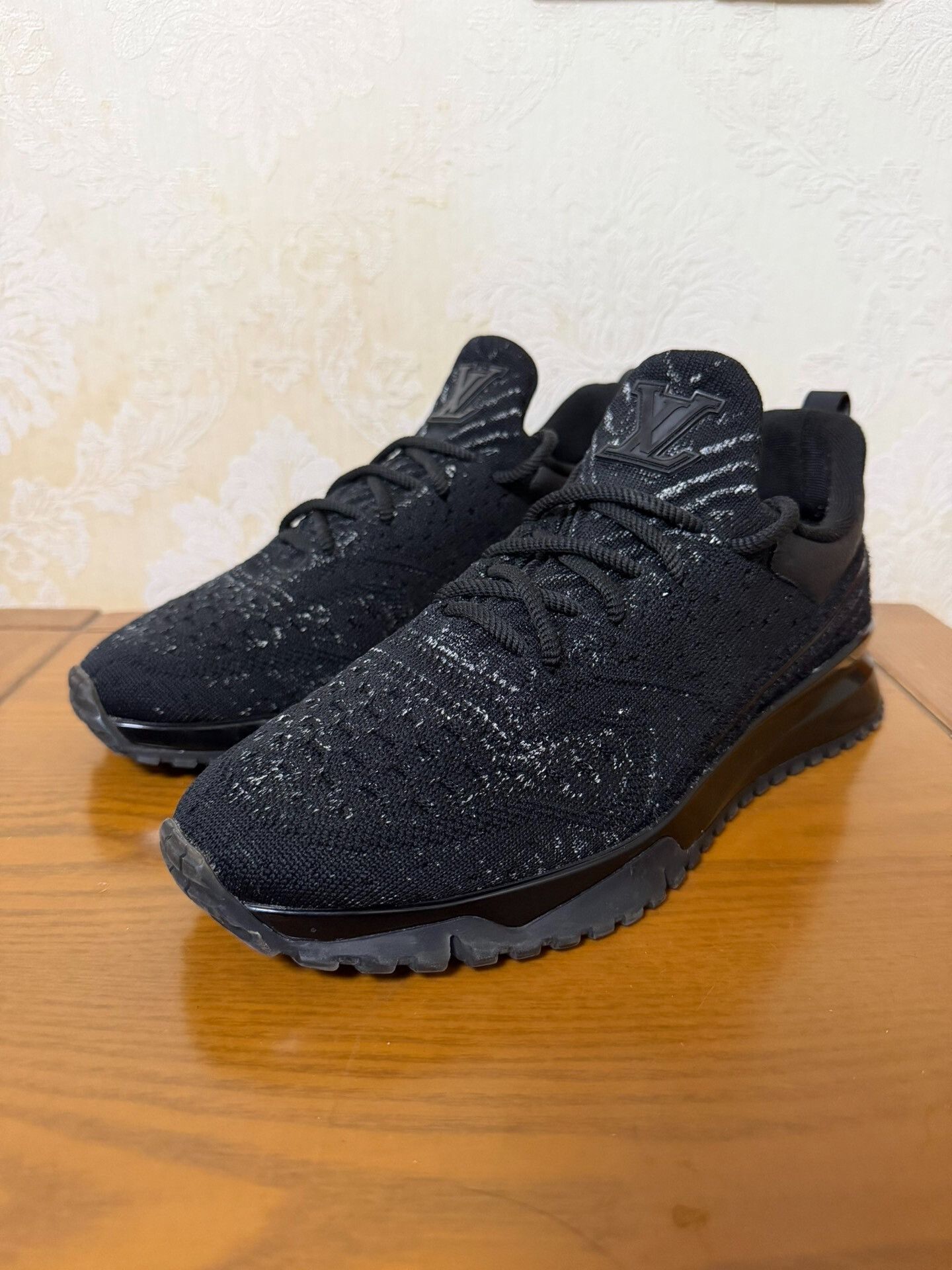 Louis Vuitton Louis Vuitton Knit Black Lowtop Sneakers 42 Men Size US 9 / EU 42 - 1 Thumbnail
