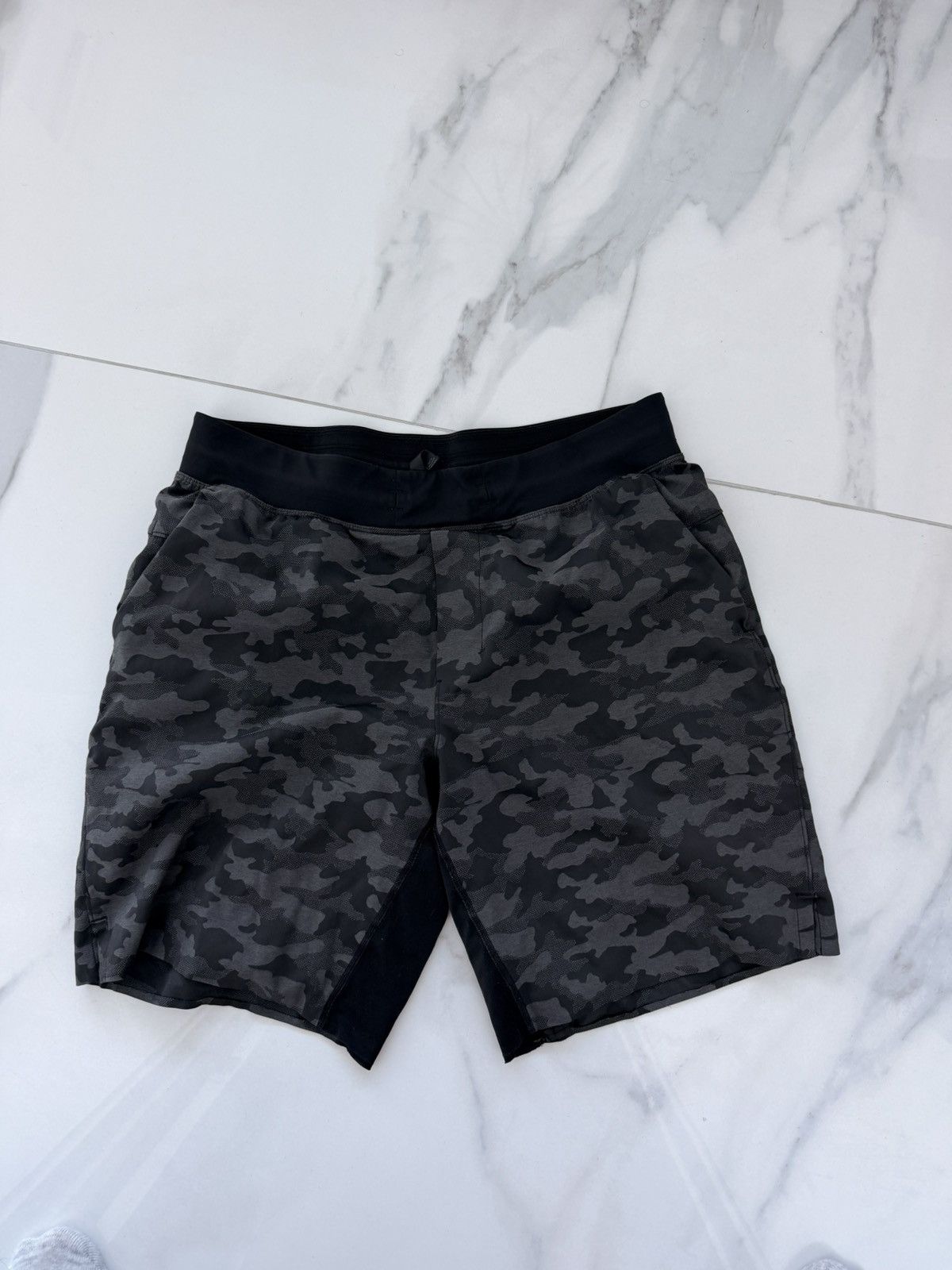 Lululemon Army print 5 inch shorts Size US 33 - 2 Thumbnail