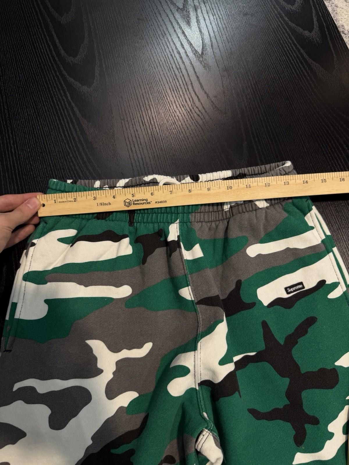 Supreme Supreme Small Box Sweatpant Green Camo Brand New Size US 30 / EU 46 - 9 Thumbnail