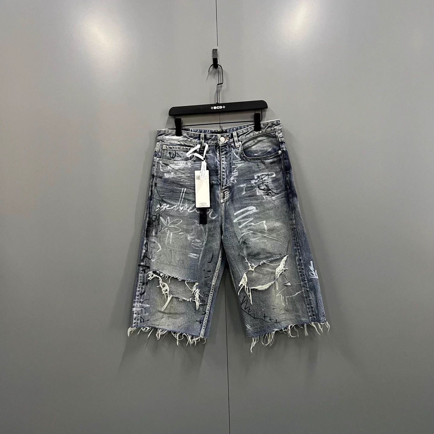Balenciaga Balenciaga Graffiti Distressed Denim Shorts S Size US 27 - 1 Thumbnail
