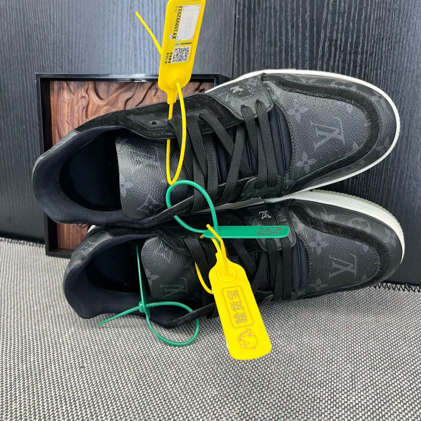 Louis Vuitton LV Trainer Black Monogram Size 9 (43) Used Size US 9 / EU 42 - 5 Thumbnail