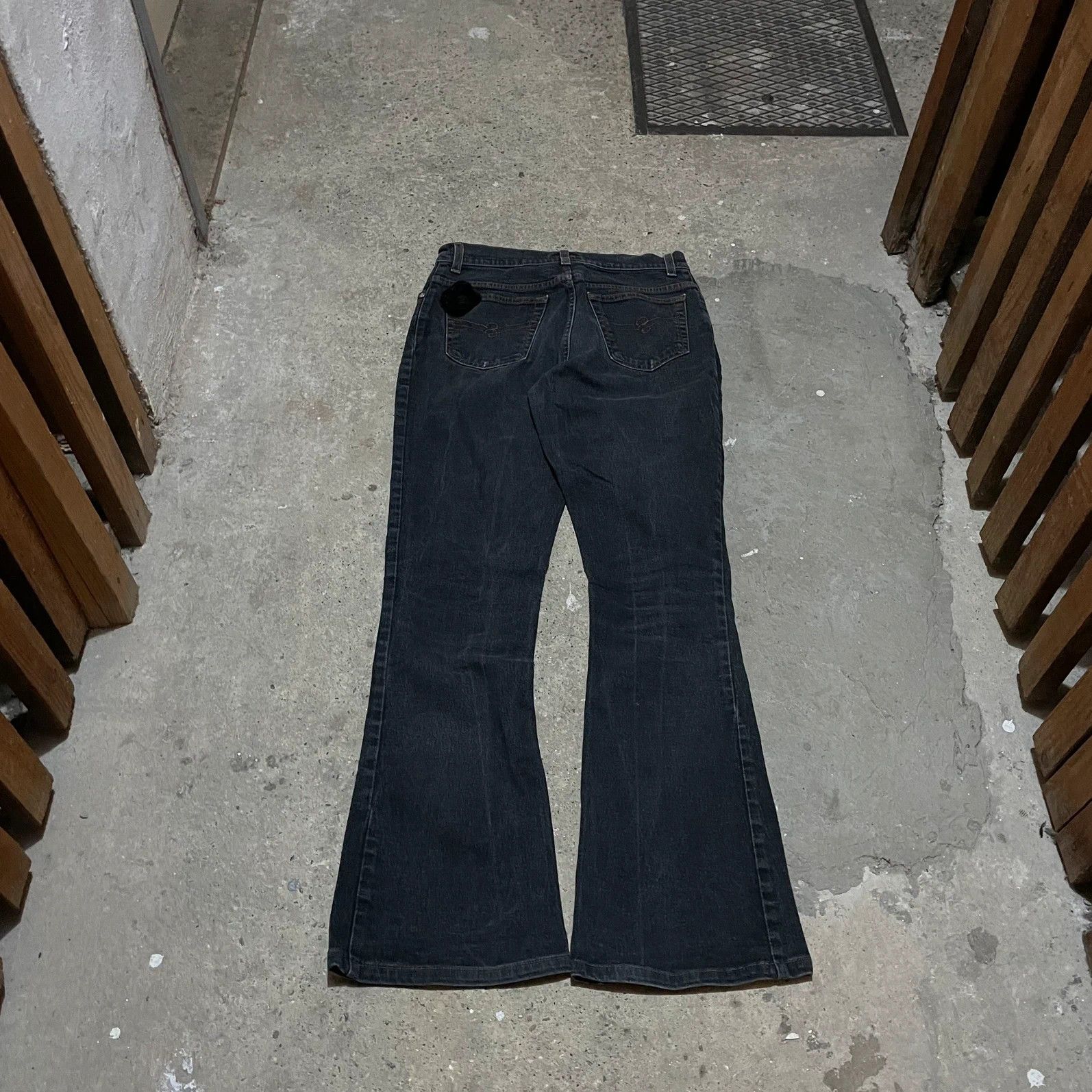 Blumarine Vintage blumarine embroidered flowers flared jeans Size 26" / US 2 / IT 38 - 2 Thumbnail