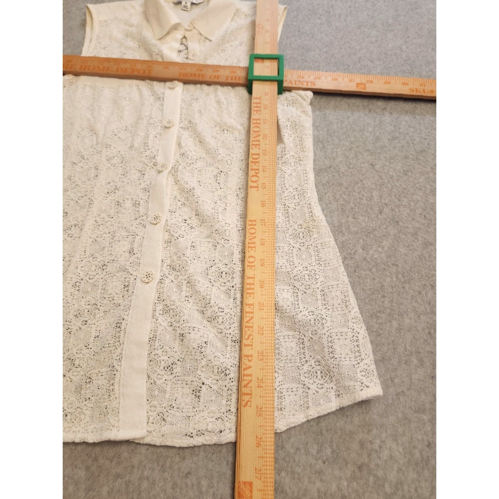 Vintage CAbi Shirt Womens Small Ivory Lace Sleeveless Button Front Collared Sheer Blouse Size S / US 4 / IT 40 - 7 Thumbnail