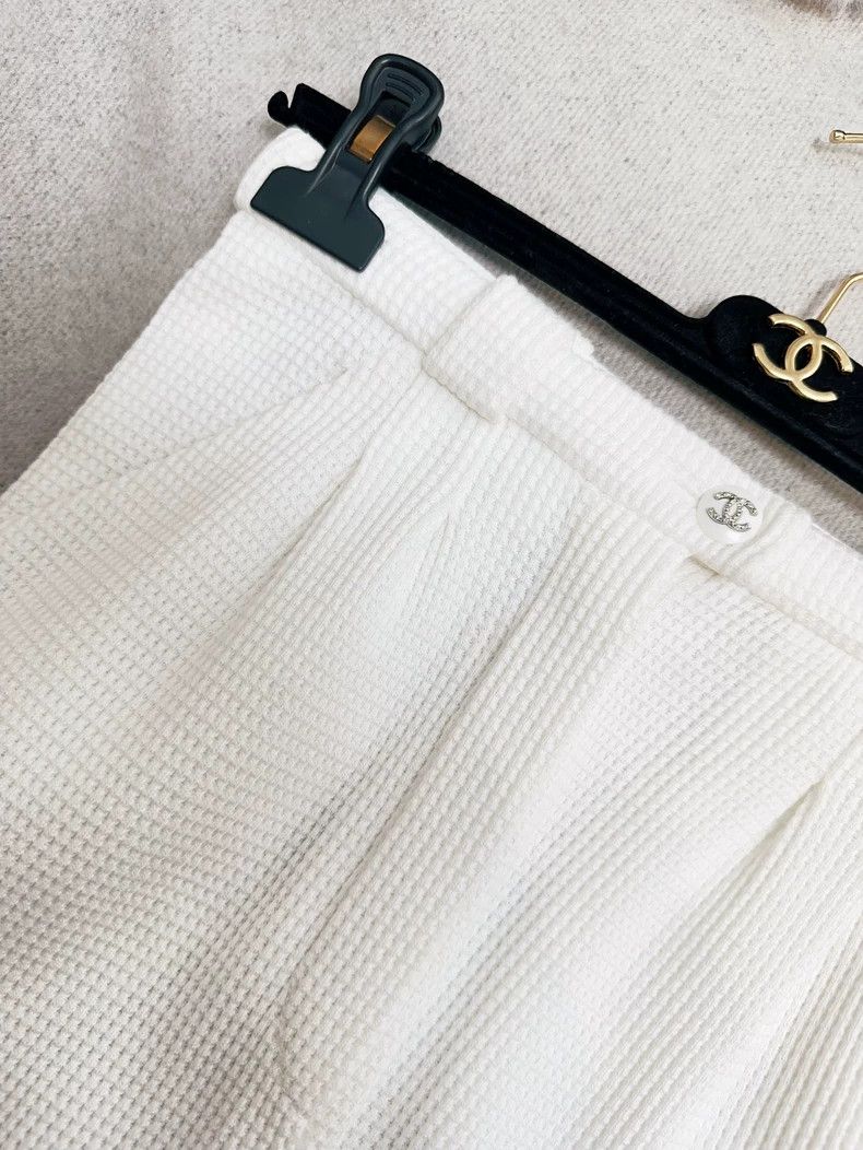 Chanel Chanel 21C white waffle diamond buckle wide-leg trousers Size 42" / US 20 - 4 Thumbnail