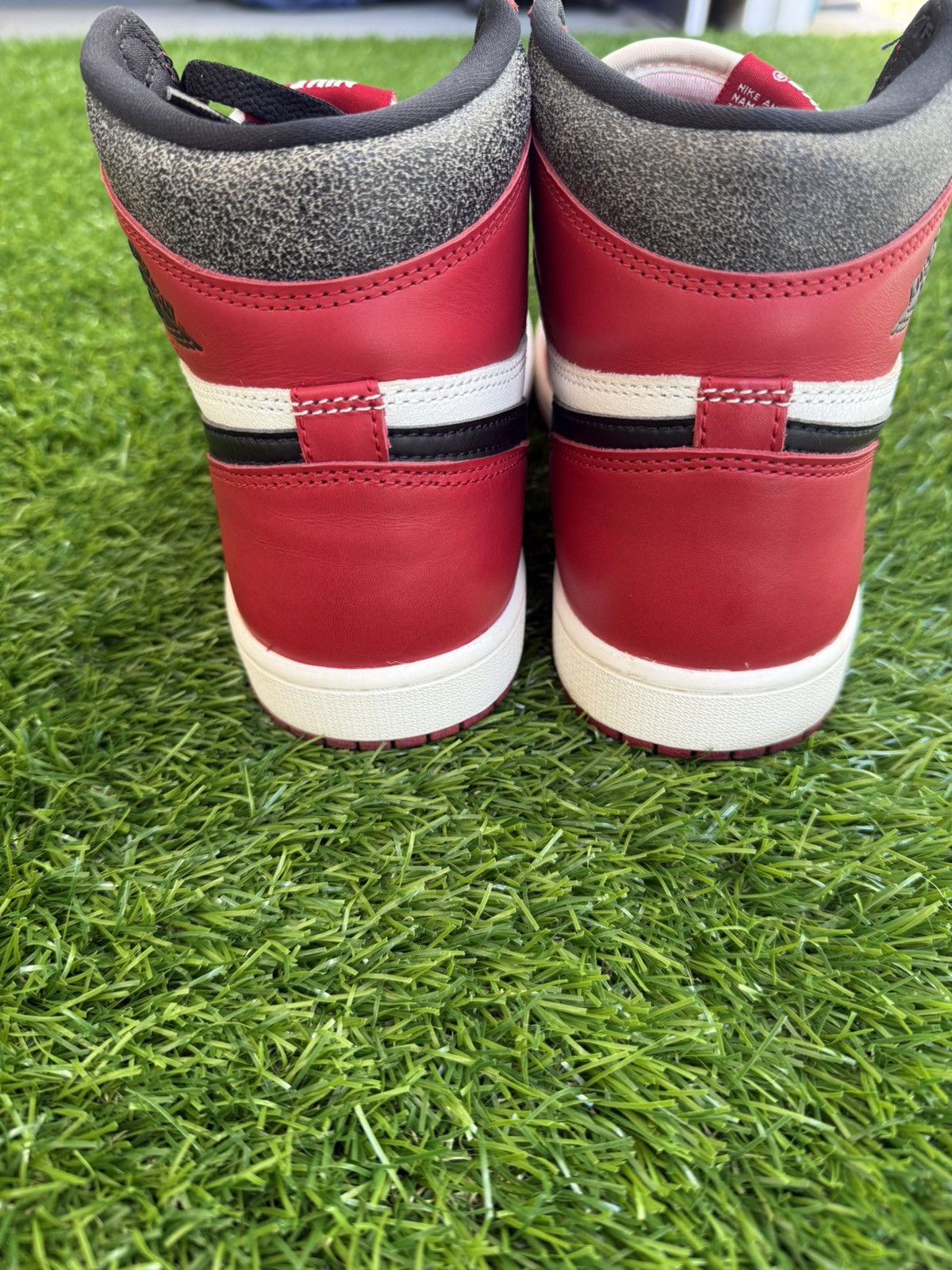 Jordan 1 High OG Chicago Lost and Found size 9