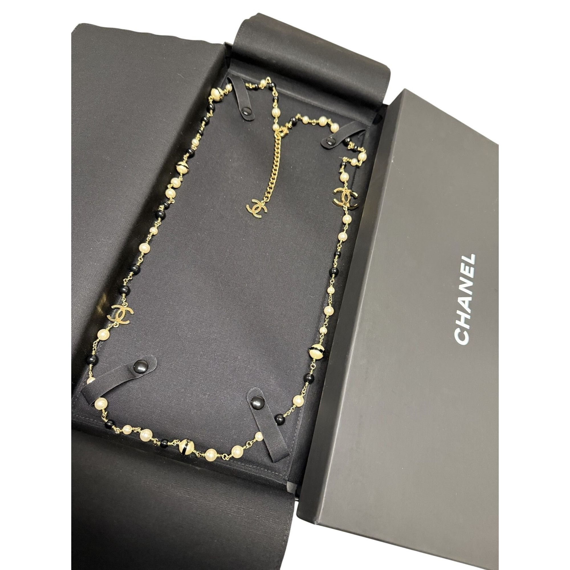 Chanel Chanel Long Pearl & Black Beaded Necklace With Gold CC Logo Size ONE SIZE - 1 Thumbnail