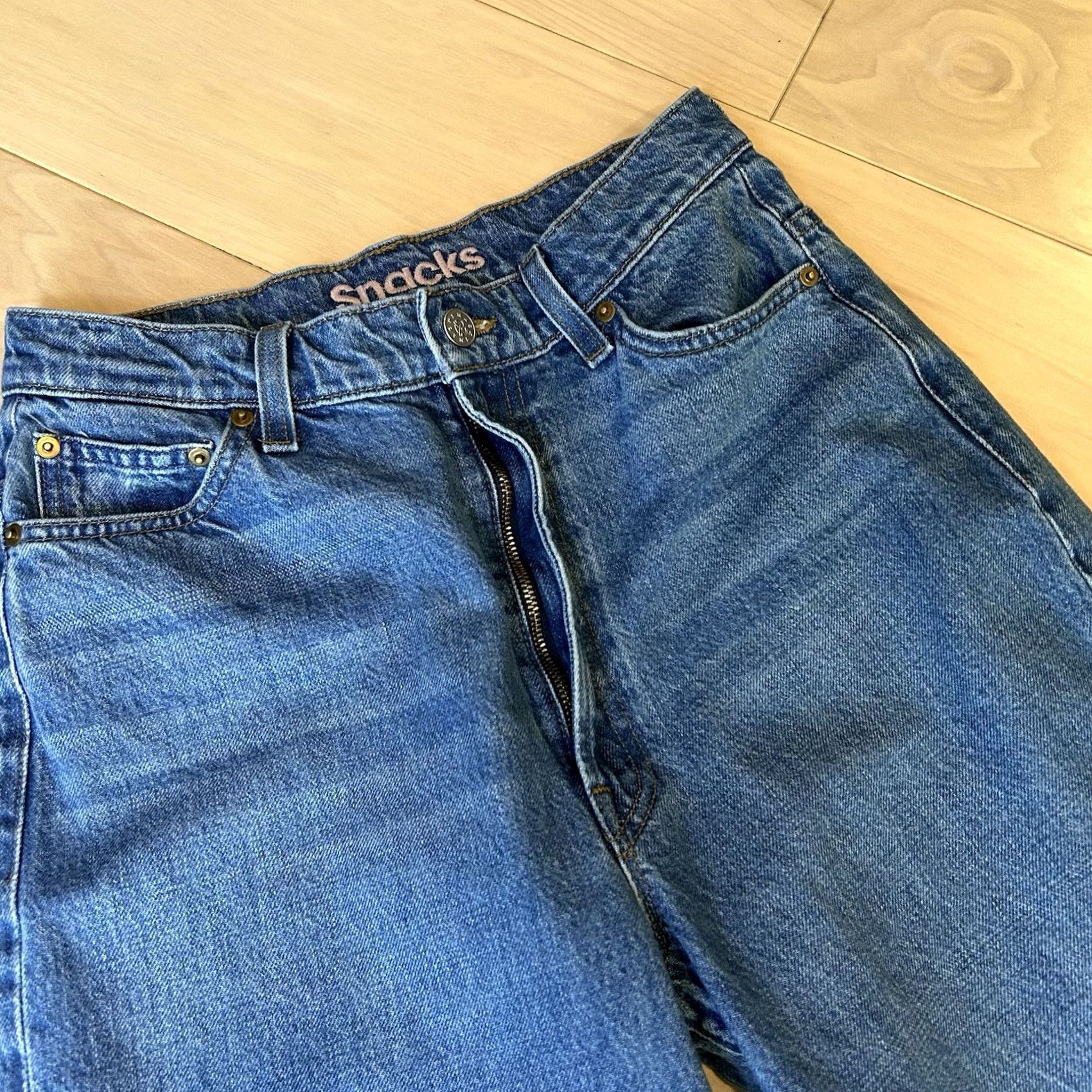 Vintage Mothe SNACKS! High Waisted Twizzy Skimp in Delicious Memories Jeans Women’s 27 Blue Denim Casual Regular 5-Pocket Designer Mom Jeans Womens Size 27" / US 4 / IT 40 - 3 Thumbnail