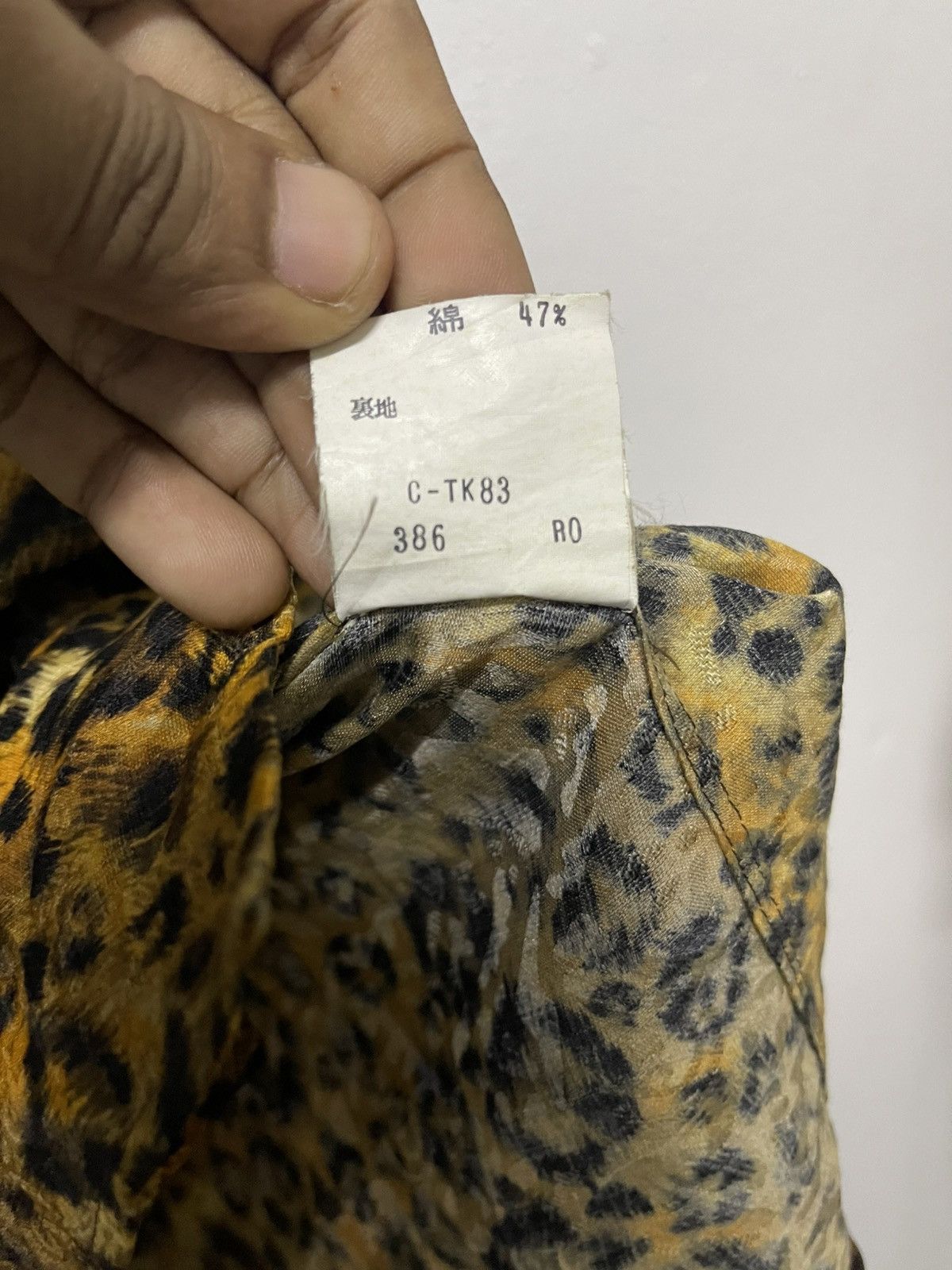 Yves Saint Laurent 1990s YVES SAINT LAURENT LEOPARD OPEN COLLAR FEMININE BLOUSE Size M / US 6-8 / IT 42-44 - 10 Thumbnail