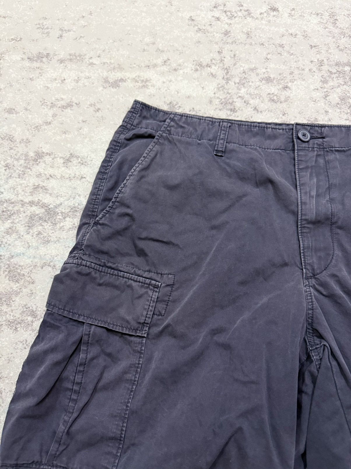 Uniqlo Uniqlo Faded Dark Blue Cargo Short Pants Size US 35 - 3 Thumbnail