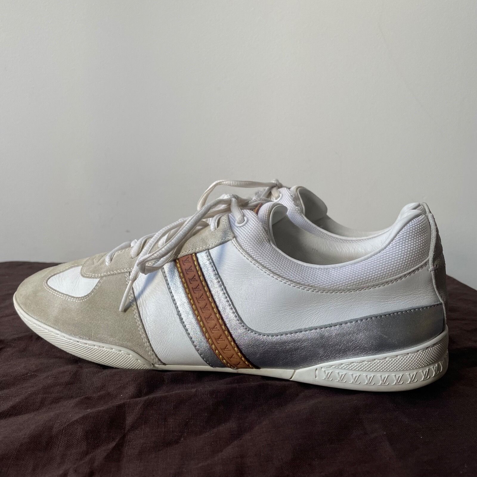 Louis Vuitton Louis Vuitton Leather Sneakers 8950AC Size US 9 / EU 42 - 1 Thumbnail