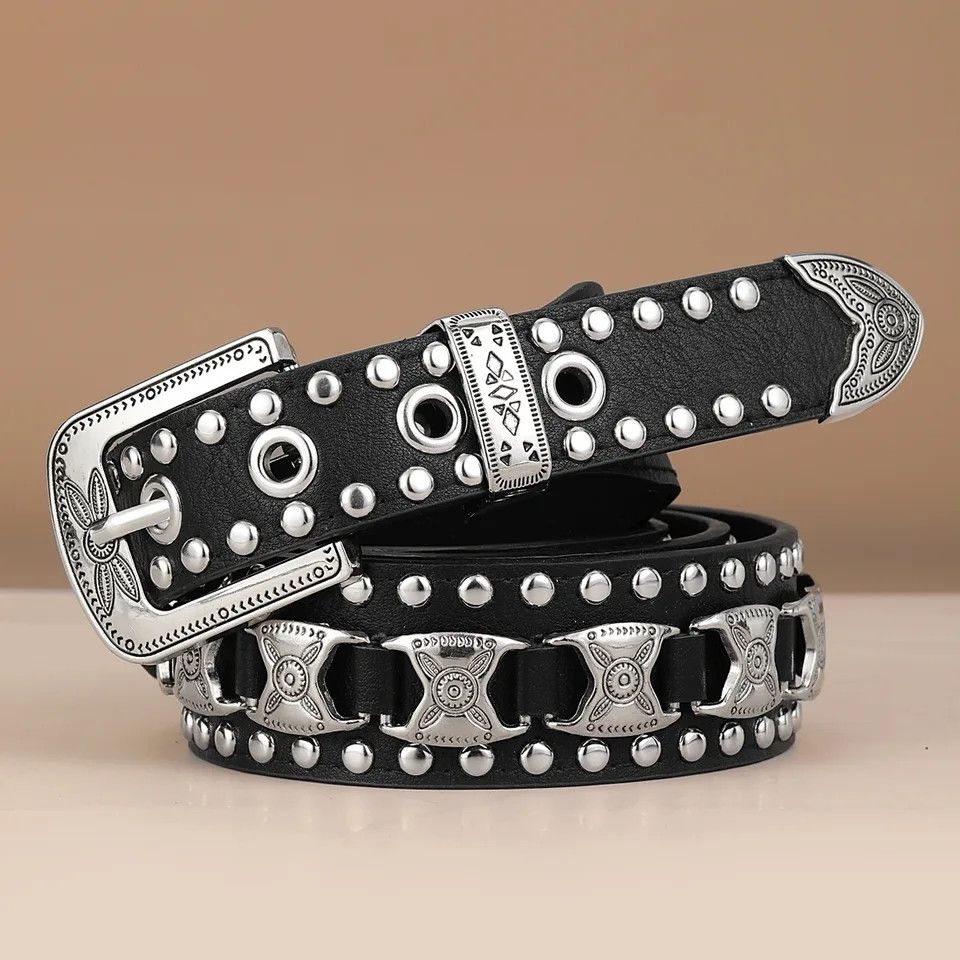 Retro studded belt