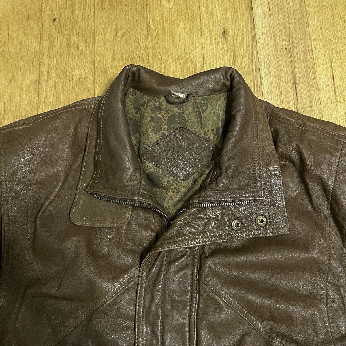 Other Vintage Brown Leather Bomber Jacket • Paisley Lining • XL Size US XL / EU 56 / 4 - 3 Thumbnail