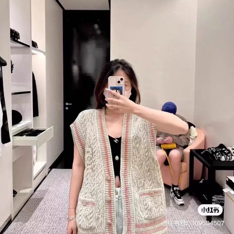 Chanel Chanel 22A high-end handicraft workshop red logo cardigan Size XXS / US 00 / IT 34 - 6 Thumbnail