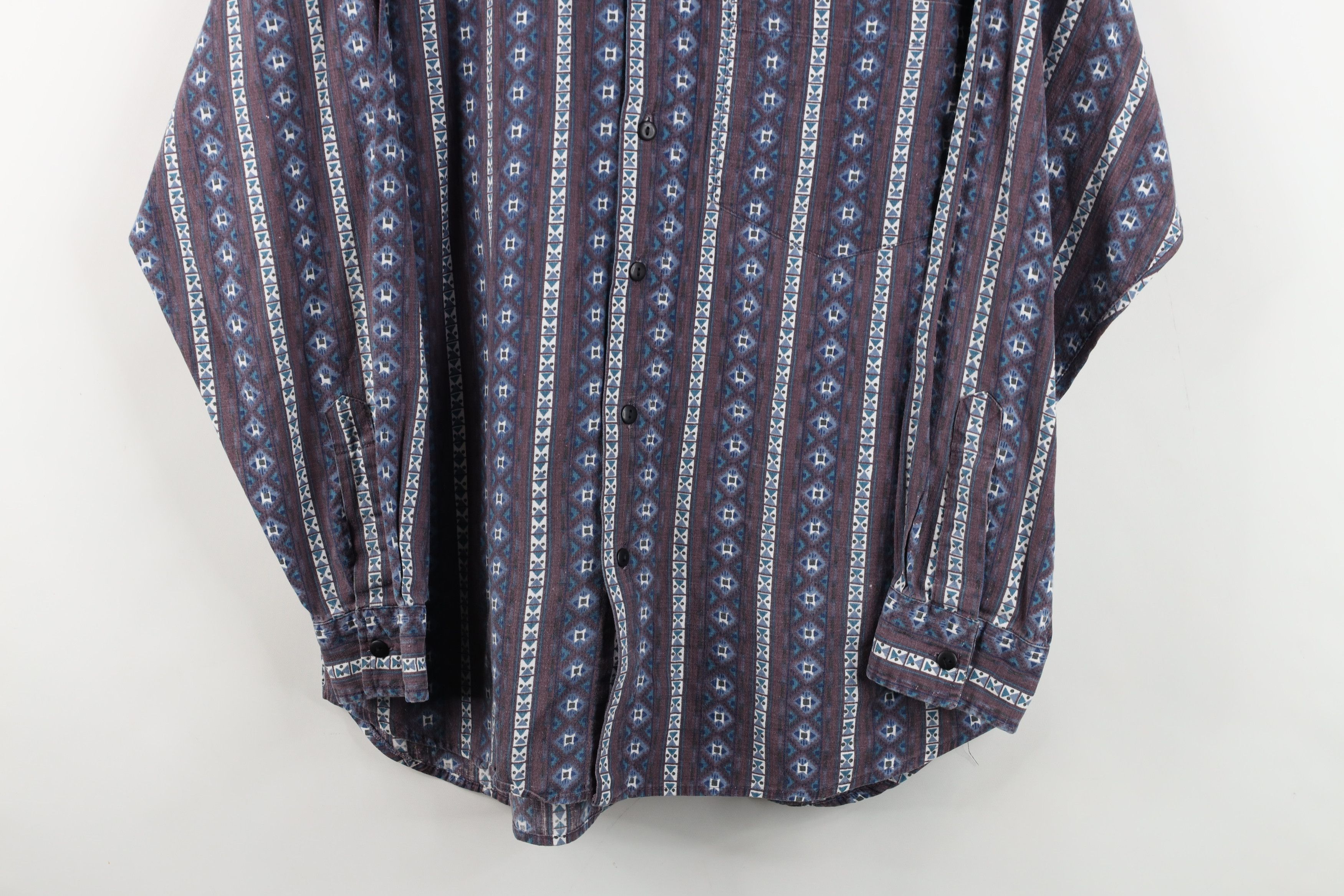 Vintage Vintage 90s Streetwear Geometric Collared Button Shirt Size US S / EU 44-46 / 1 - 3 Thumbnail