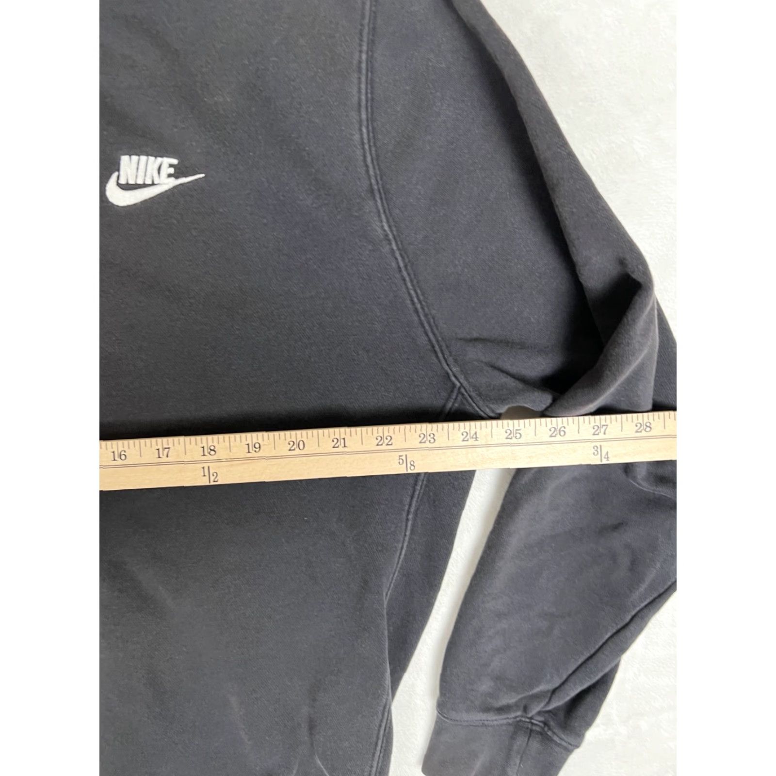 Nike VINTAGE Nike Sweatshirt Crewneck Long Sleeve Black Size L Embroidered Swoosh 90s Sports USA Men Size US L / EU 52-54 / 3 - 6 Thumbnail