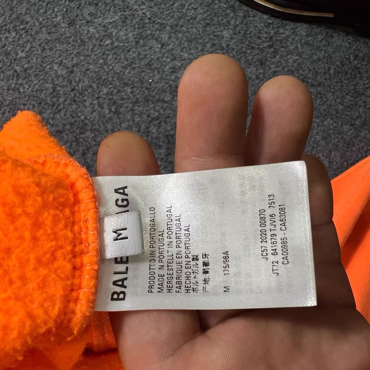 Balenciaga Balenciaga Seven-Language Sweatshirt K28 Size US M / EU 48-50 / 2 - 4 Thumbnail
