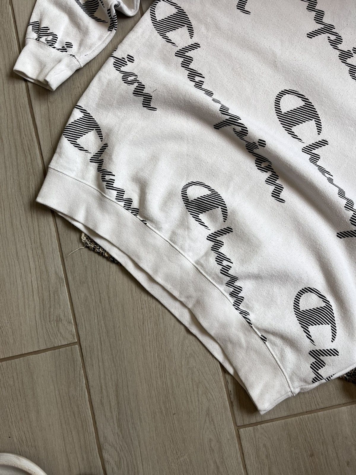 Champion × Vintage Vintage Champion sweatshirt logo monogram sportswear Size US L / EU 52-54 / 3 - 5 Thumbnail