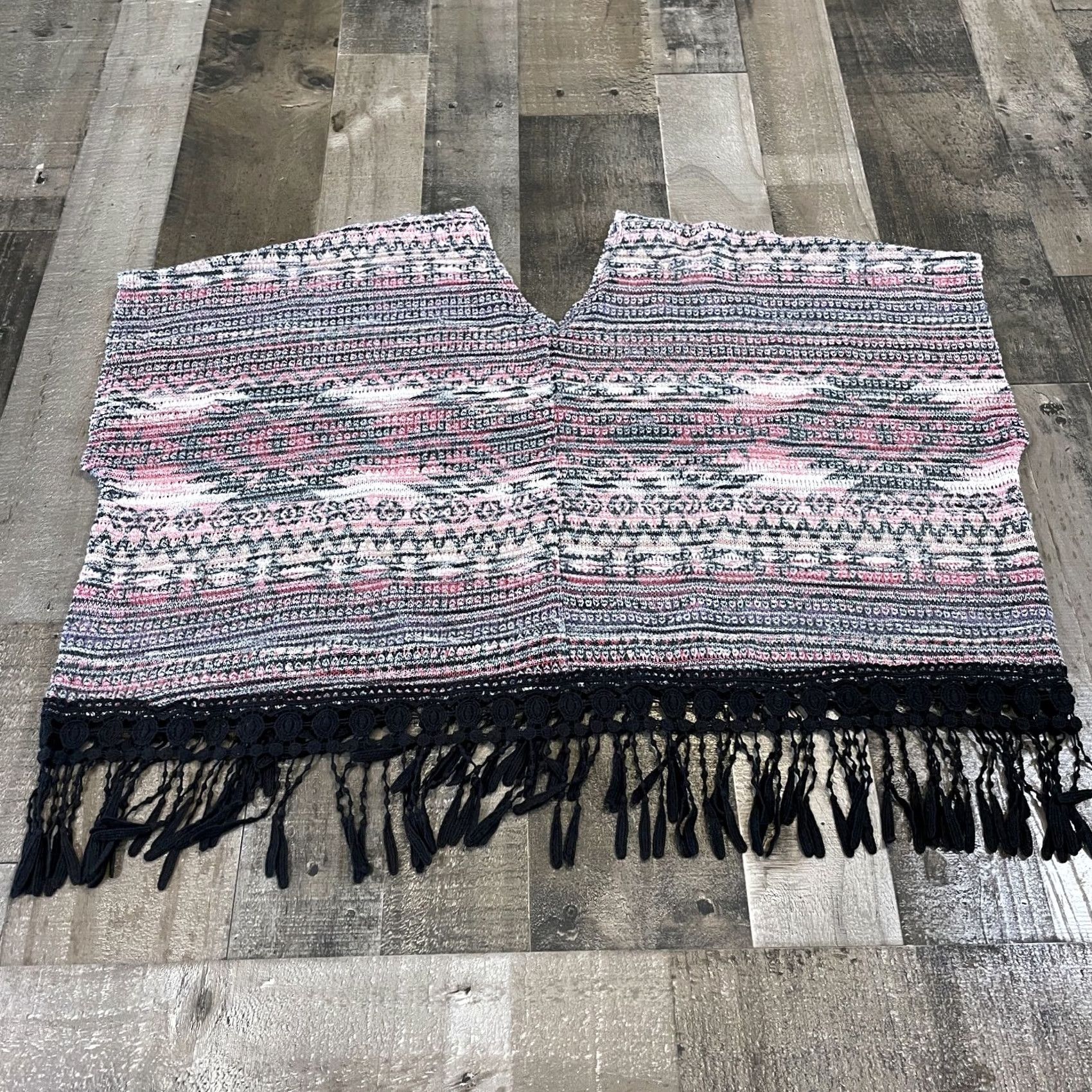 Almost Famous Almost Famous Blouse Shirt Women XS Multicolor Geometric Kimono Fringe Trim Short Sleeve V-Neck Knit Cotton Relaxed Casual Size XS / US 0-2 / IT 36-38 - 2 Thumbnail