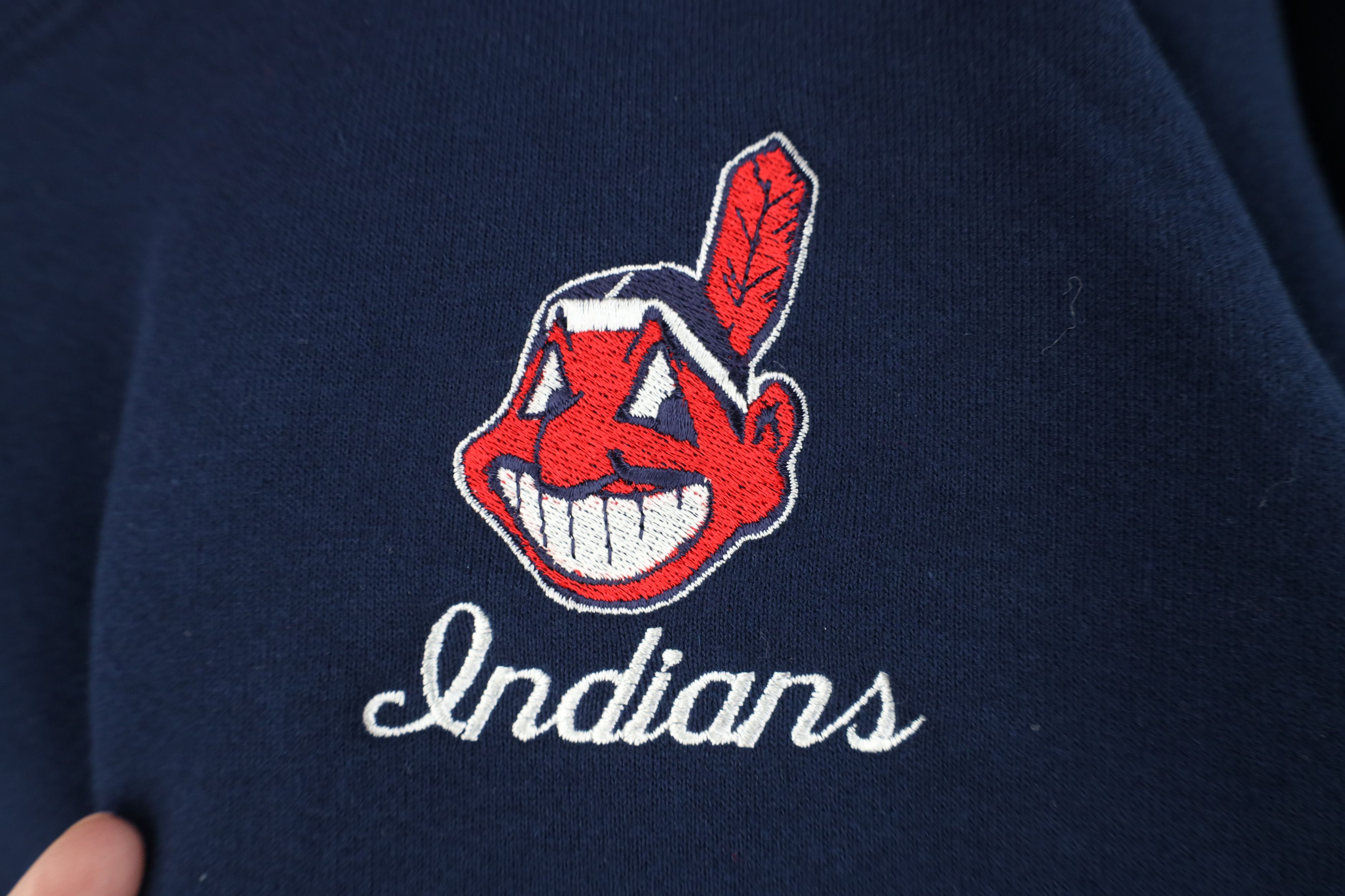 Vintage Vintage 90s Indians Baseball Turtleneck Sweatshirt USA Size US L / EU 52-54 / 3 - 4 Thumbnail