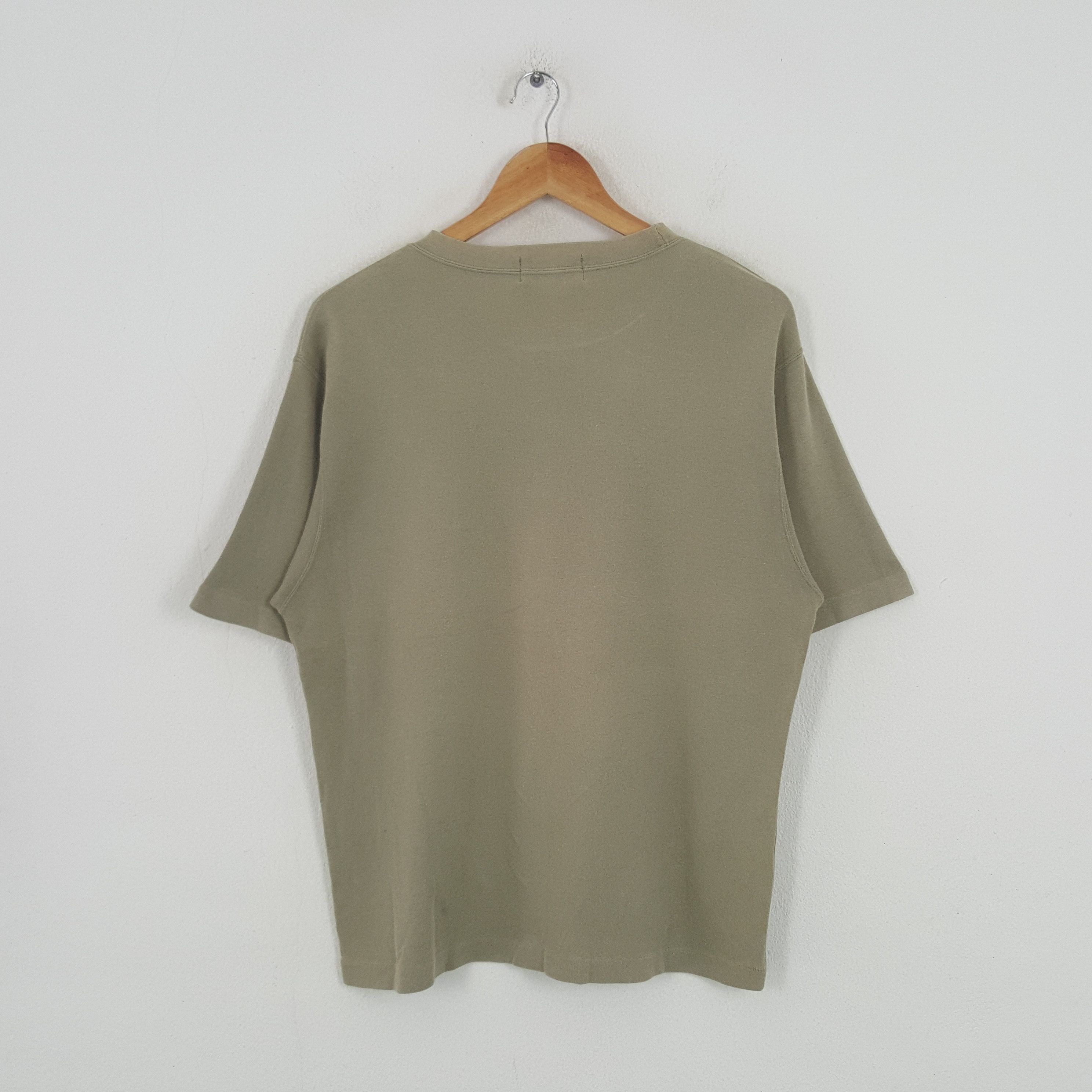 Burberry Vintage Burberry Italian Brand Big Logo Tshirt C276N36 Size US L / EU 52-54 / 3 - 3 Thumbnail