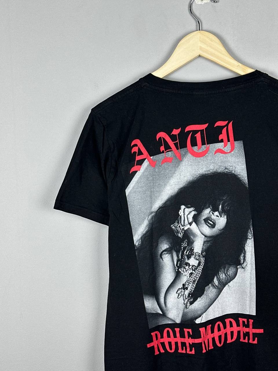 Rihanna Rihanna ANTI World Tour 2016 Graphic T-shirt Size US S / EU 44-46 / 1 - 10 Thumbnail